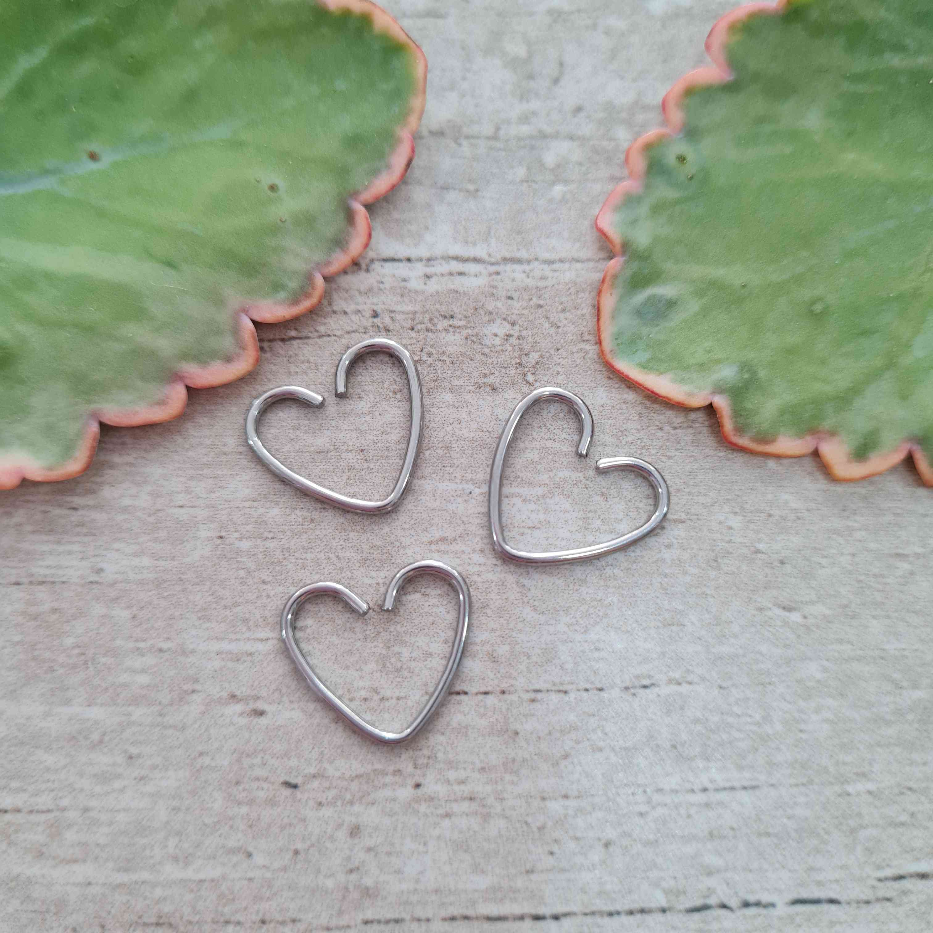 Imagen de producto PIERCING CORAZON PLATEADO - PACK X3 UNIDADES