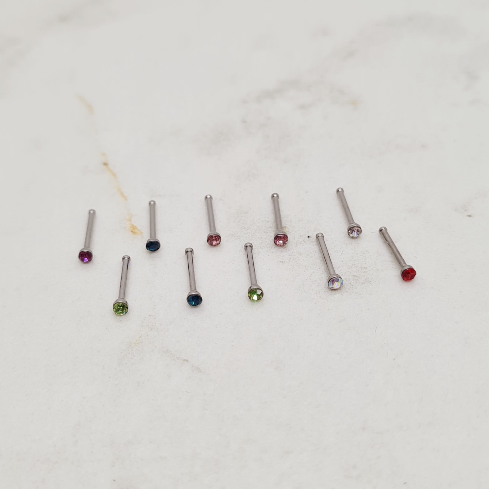 Imagen de producto PIERCING DE NARIZ NOSTRIL STRASS DE COLORES RECTO X40 UNIDADES