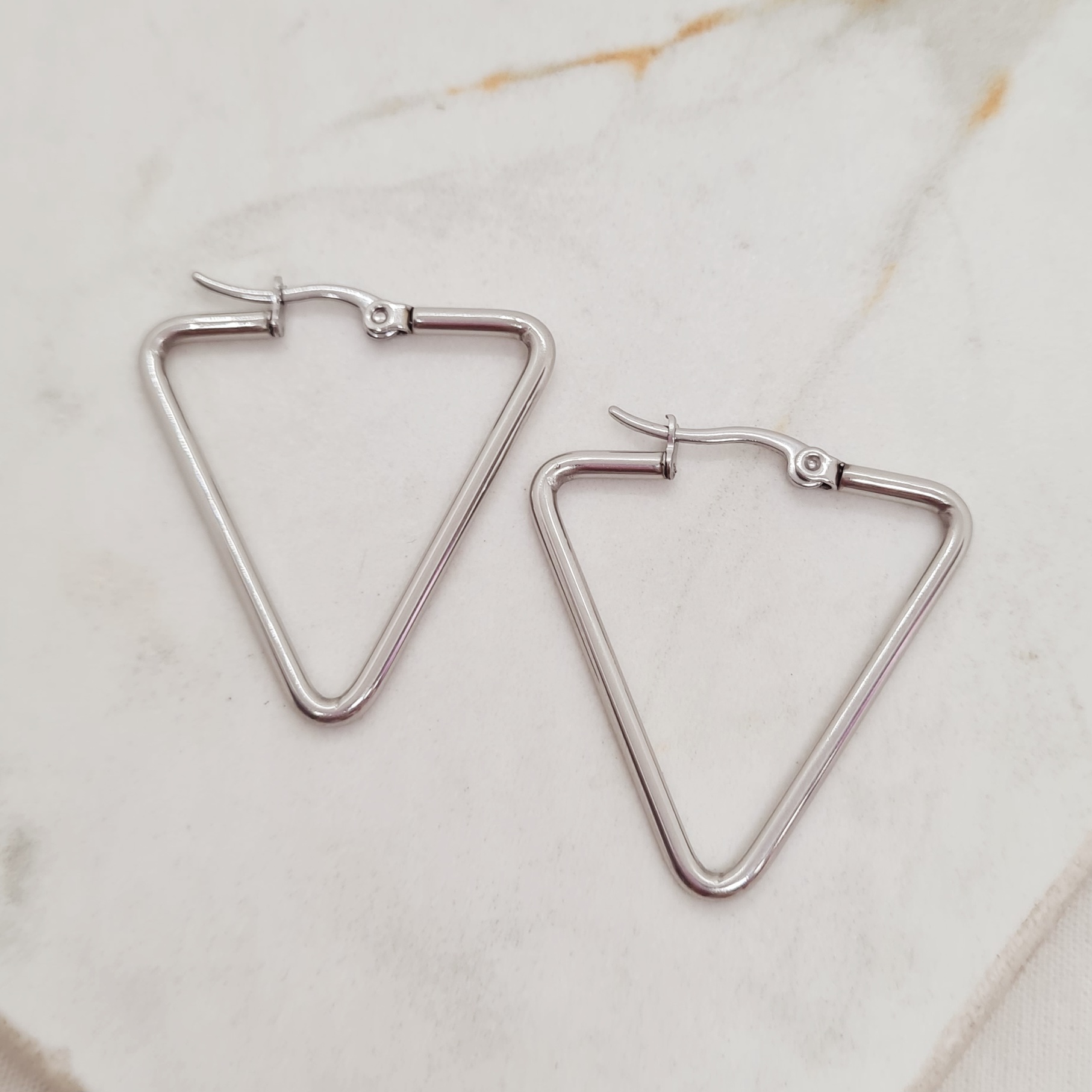 Imagen de producto ARGOLLAS TRIANGULARES MEDIANAS