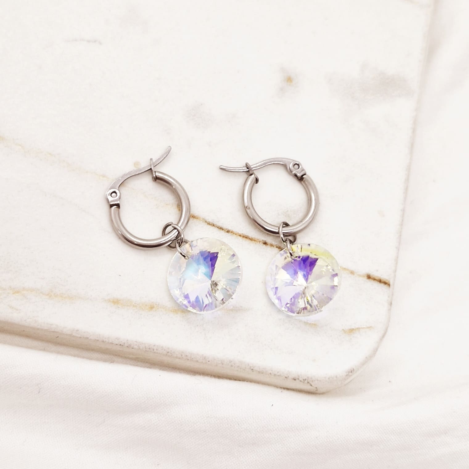 Imagen de producto ARGOLLA MINI CON DIJE CRISTAL GRANDE TORNASOL - REDONDO