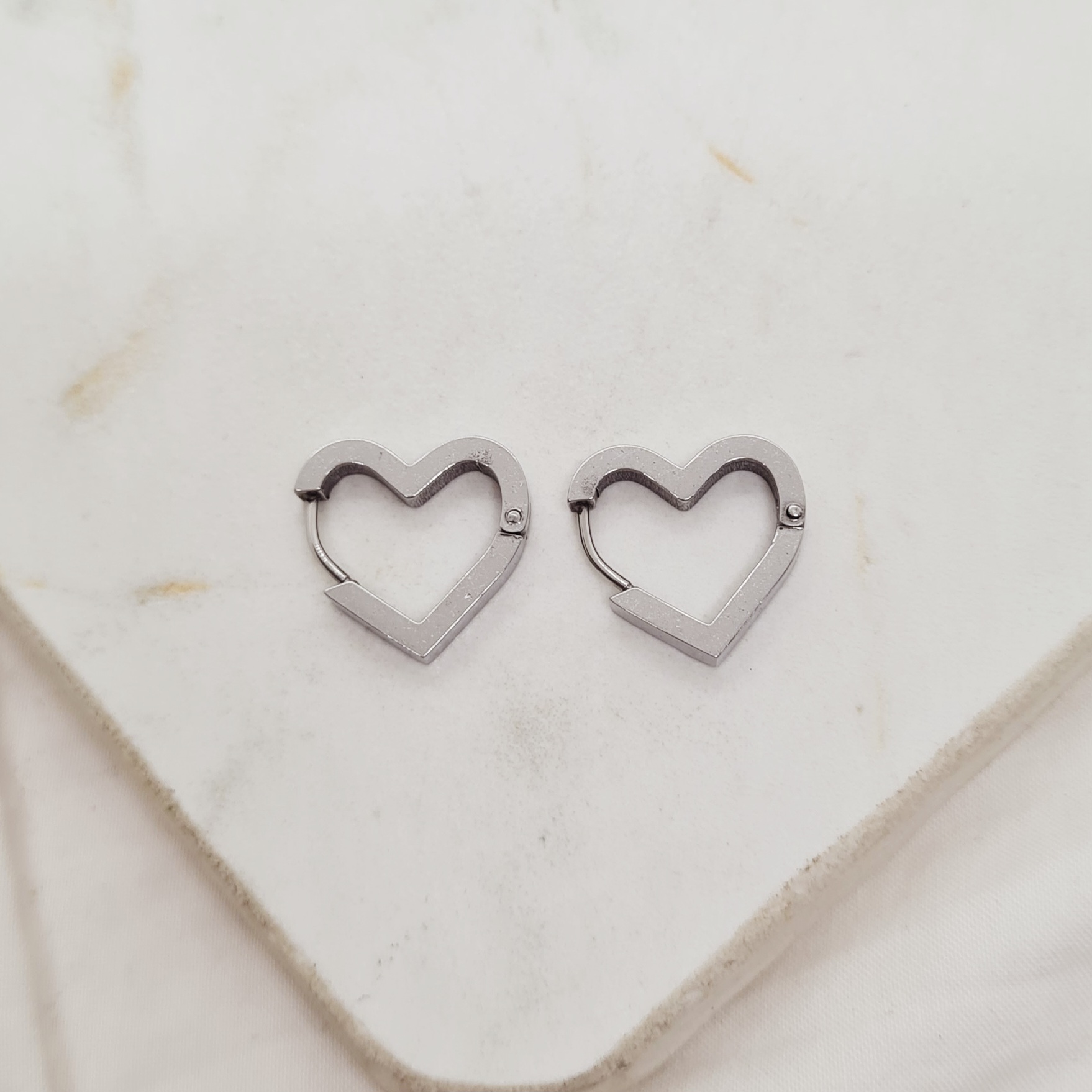 Imagen de producto ARGOLLA BISAGRA ANCHA - CORAZON