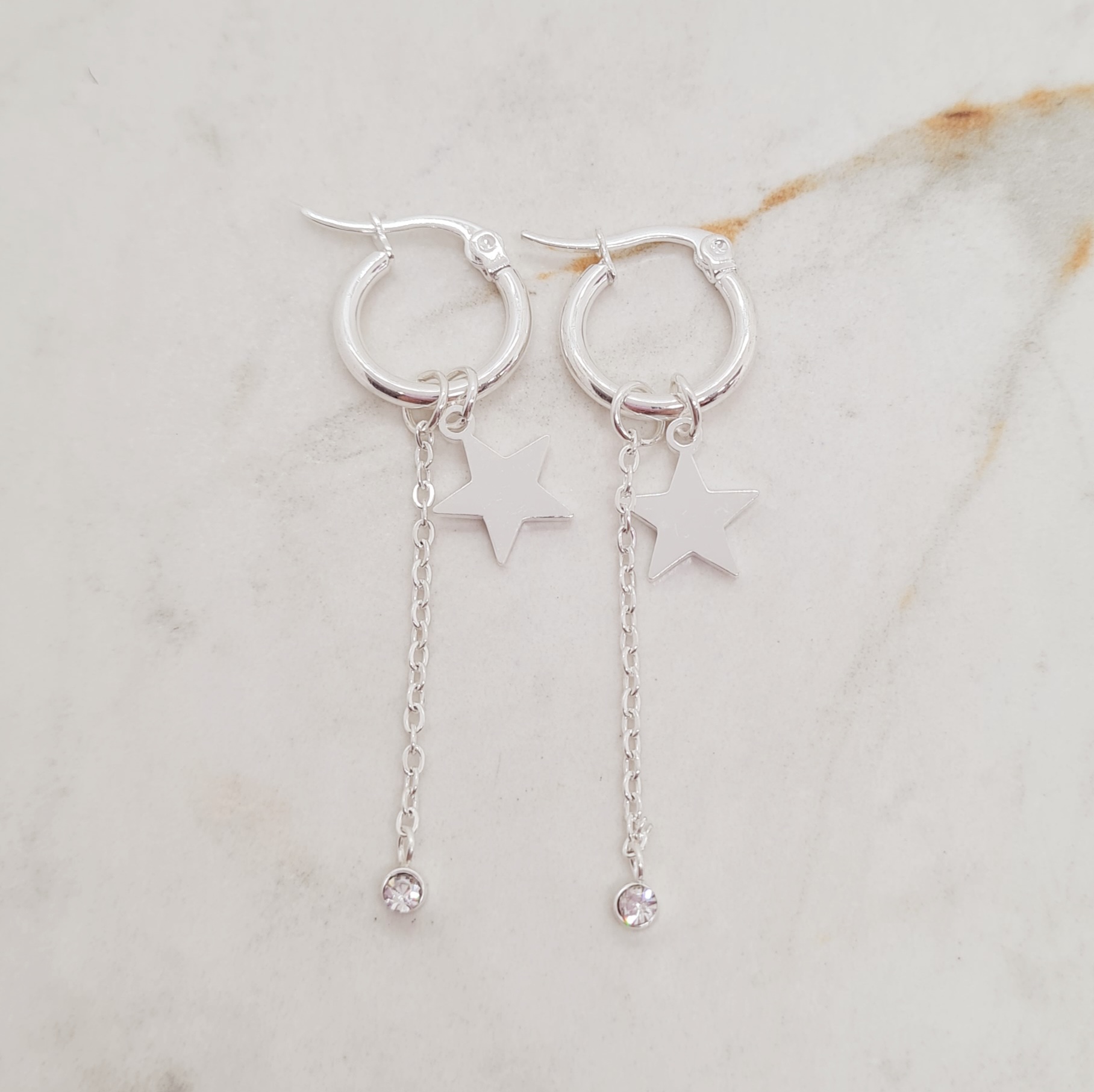 Imagen de producto ARGOLLA ACERO BLANCO CON ESTRELLA Y STRASS COLGANTE
