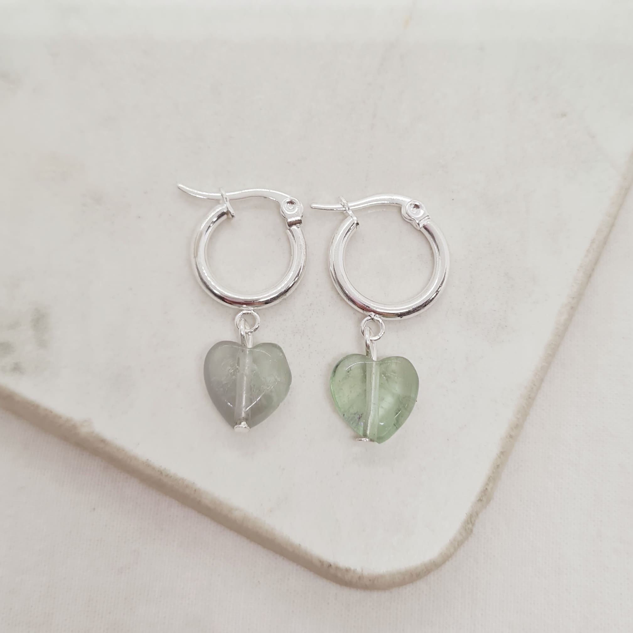 Imagen de producto ARGOLLA ACERO BLANCO CON PIEDRA - CUARZO VERDE