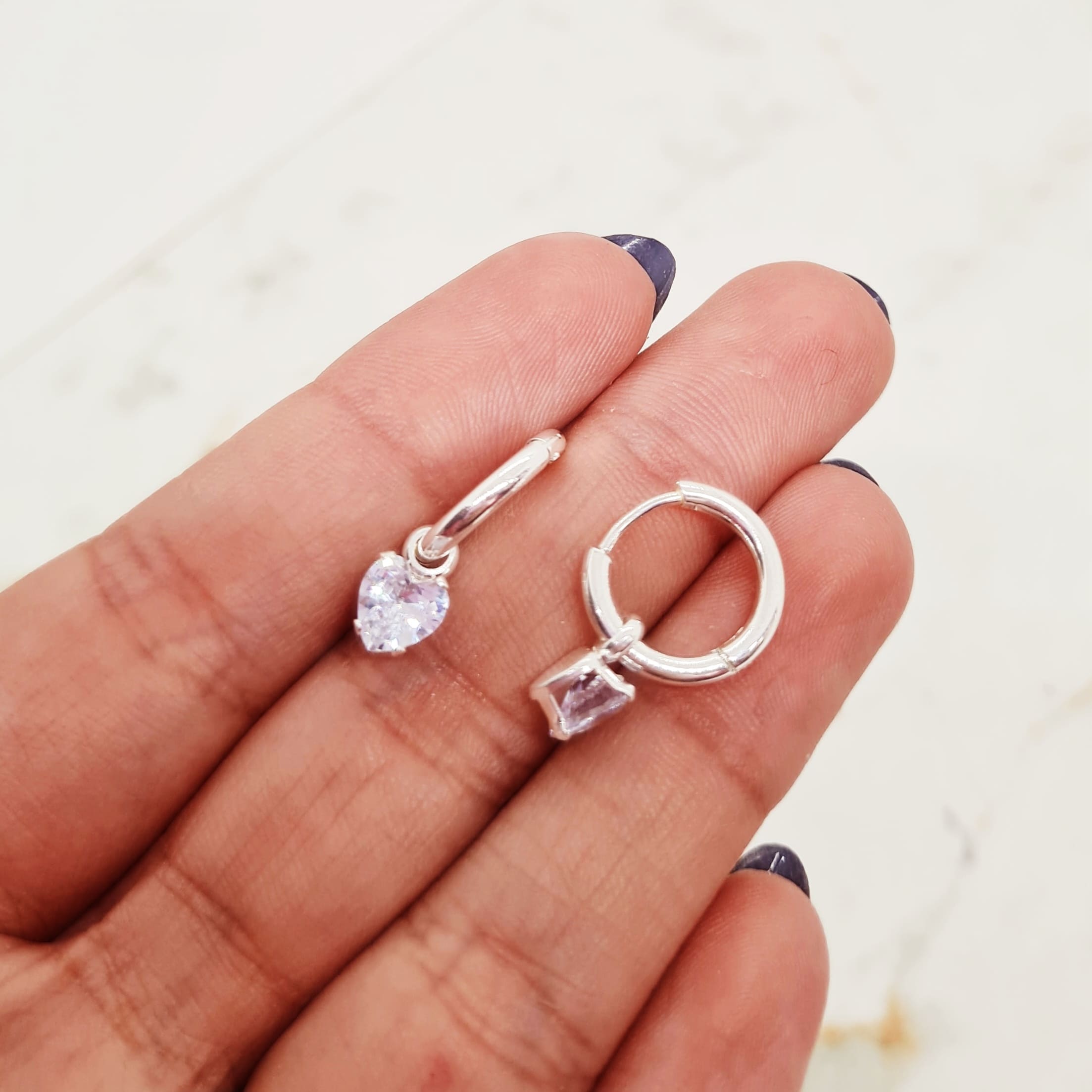 Imagen de producto ARGOLLA ACERO BLANCO BISAGRA CON CUBIC COLGANTE - CORAZON