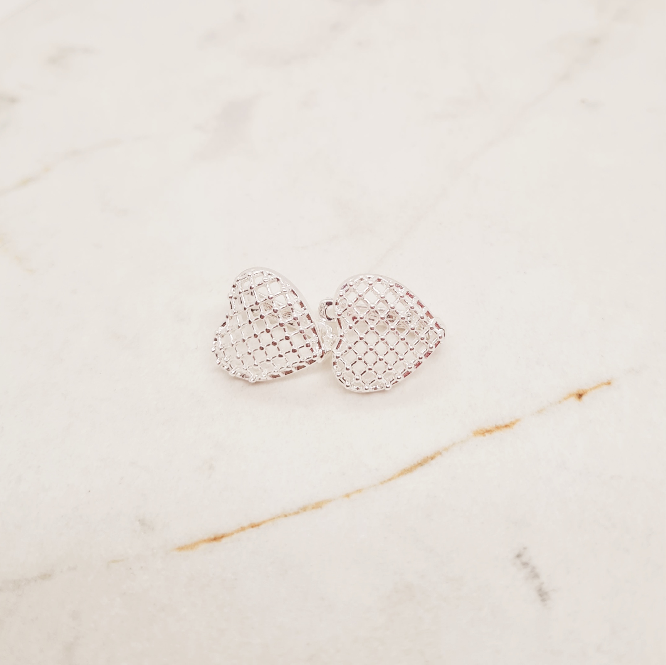 Imagen de producto AROS ACERO BLANCO CORAZON CON LINEAS CRUZADAS