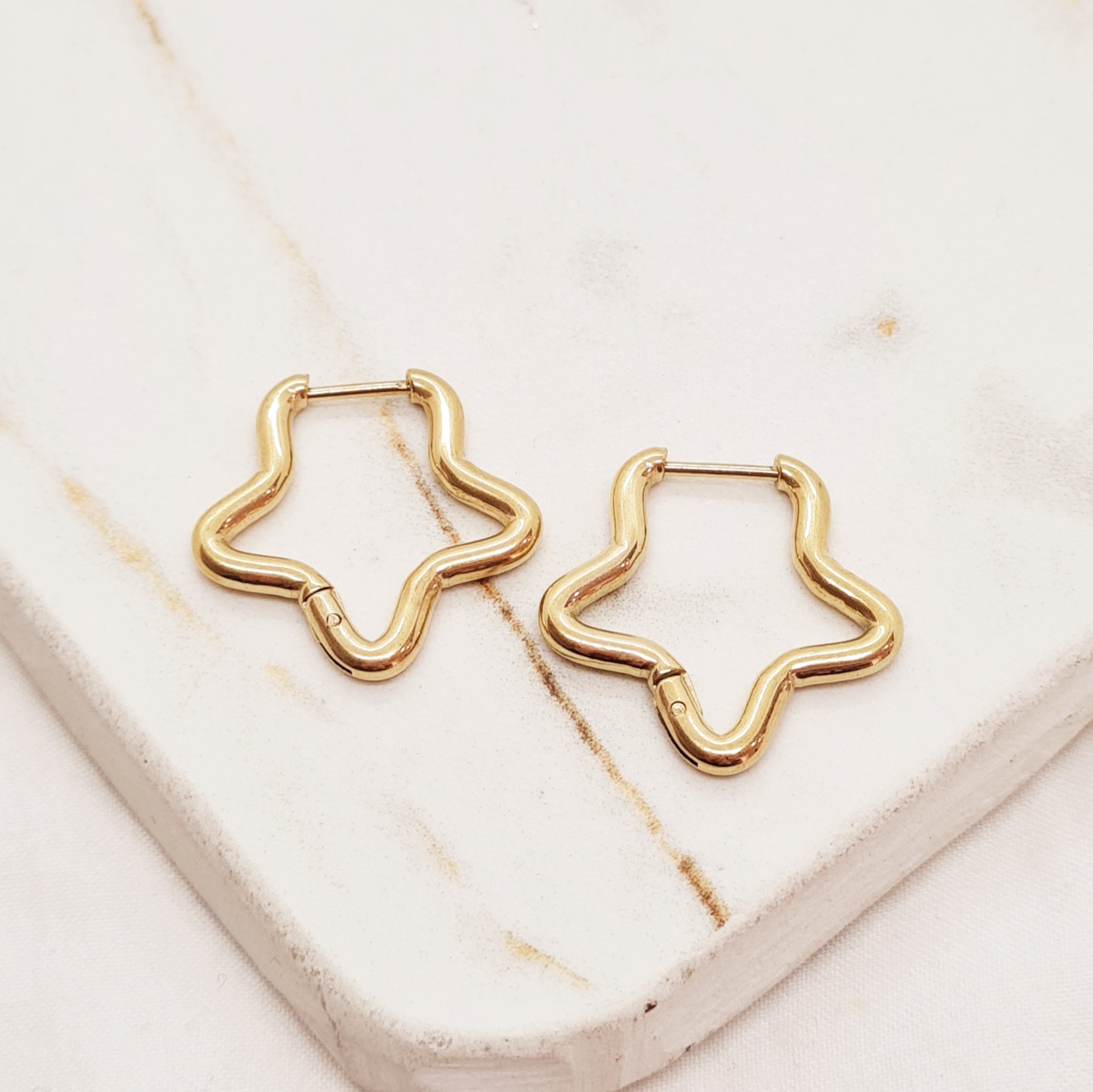 Imagen de producto ARGOLLA ACERO DORADO BISAGRA - ESTRELLA