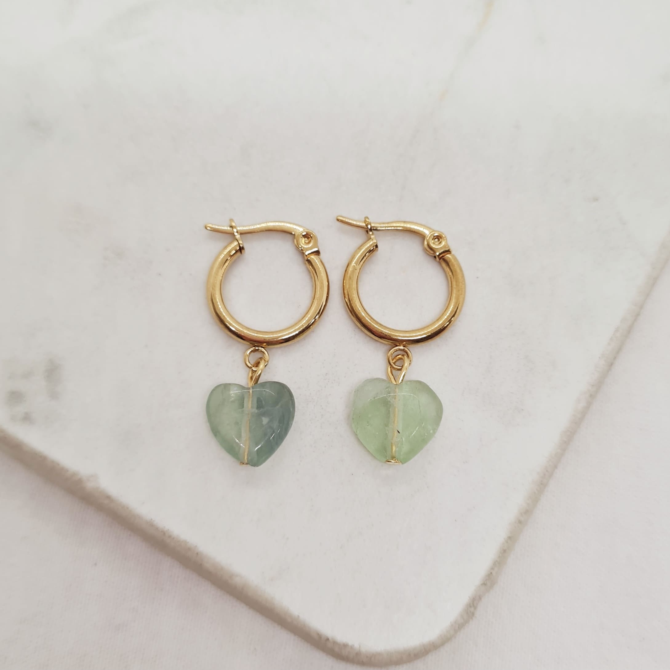 Imagen de producto ARGOLLA ACERO DORADO CON PIEDRA - CUARZO VERDE