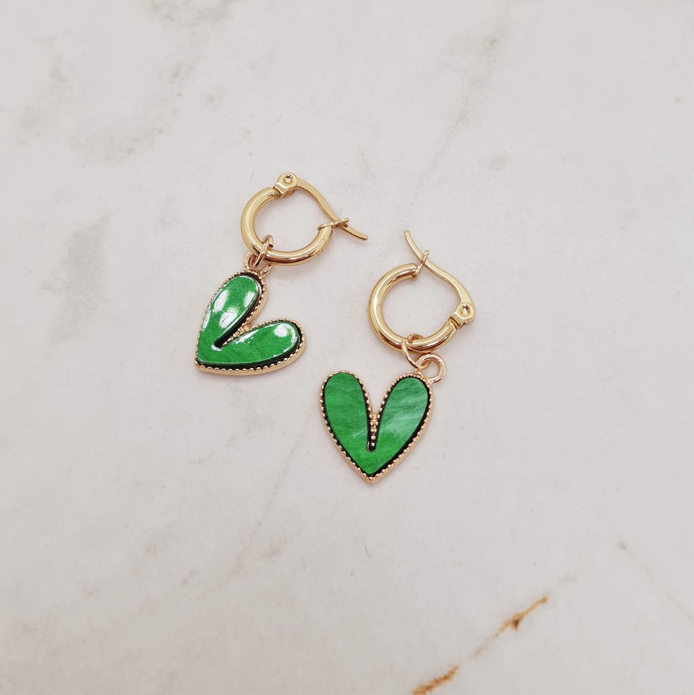 Imagen de producto ARGOLLA ACERO DORADO CON CORAZON ESMALTADO GRANDE - VERDE