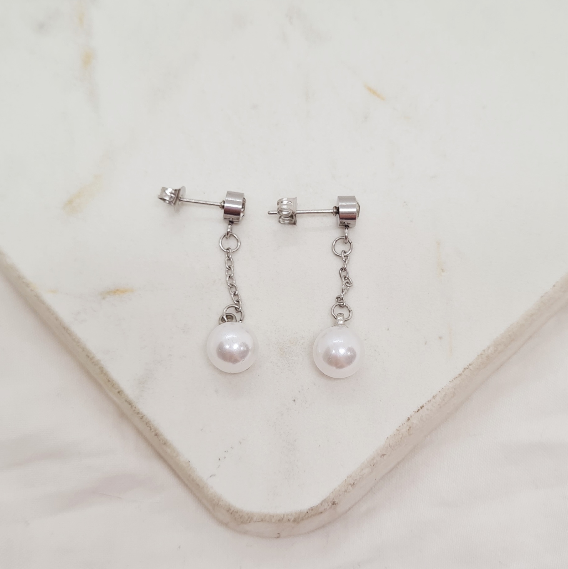 Imagen de producto AROS STRASS BLANCO CON PERLA COLGANTE