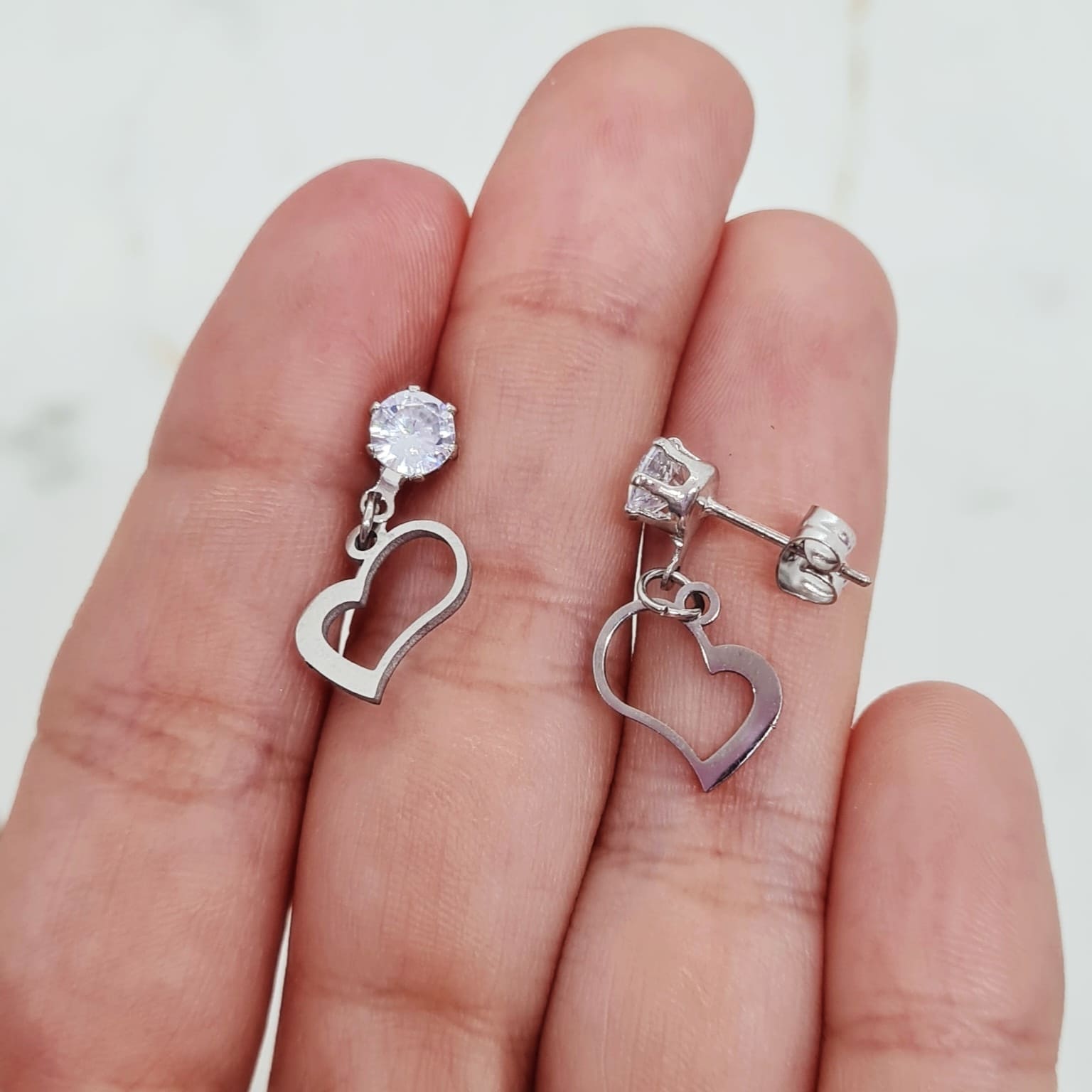Imagen de producto AROS CUBIC CON DIJE CALADO - CORAZON