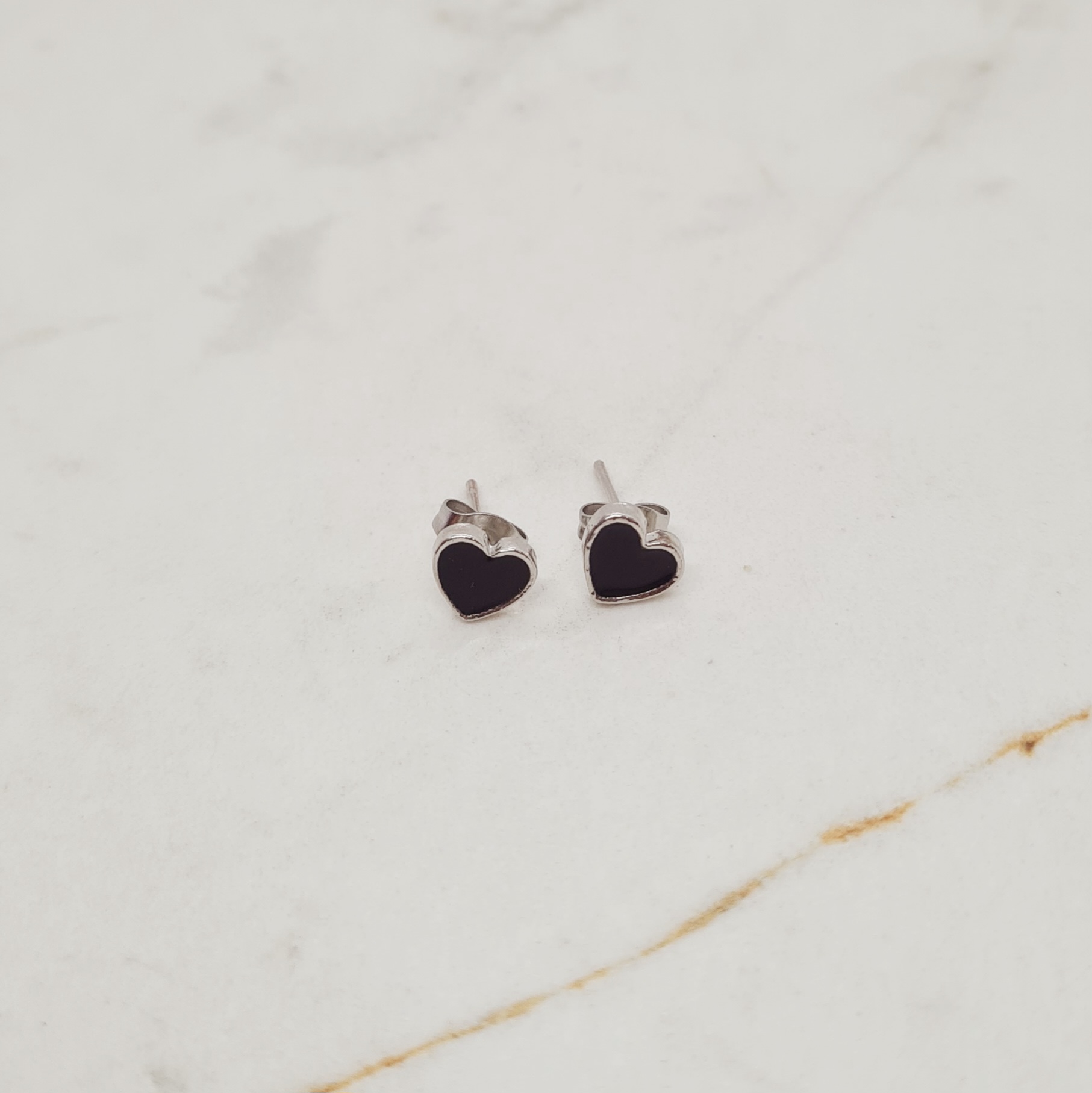 Imagen de producto AROS ESMALTADO CORAZON - NEGRO