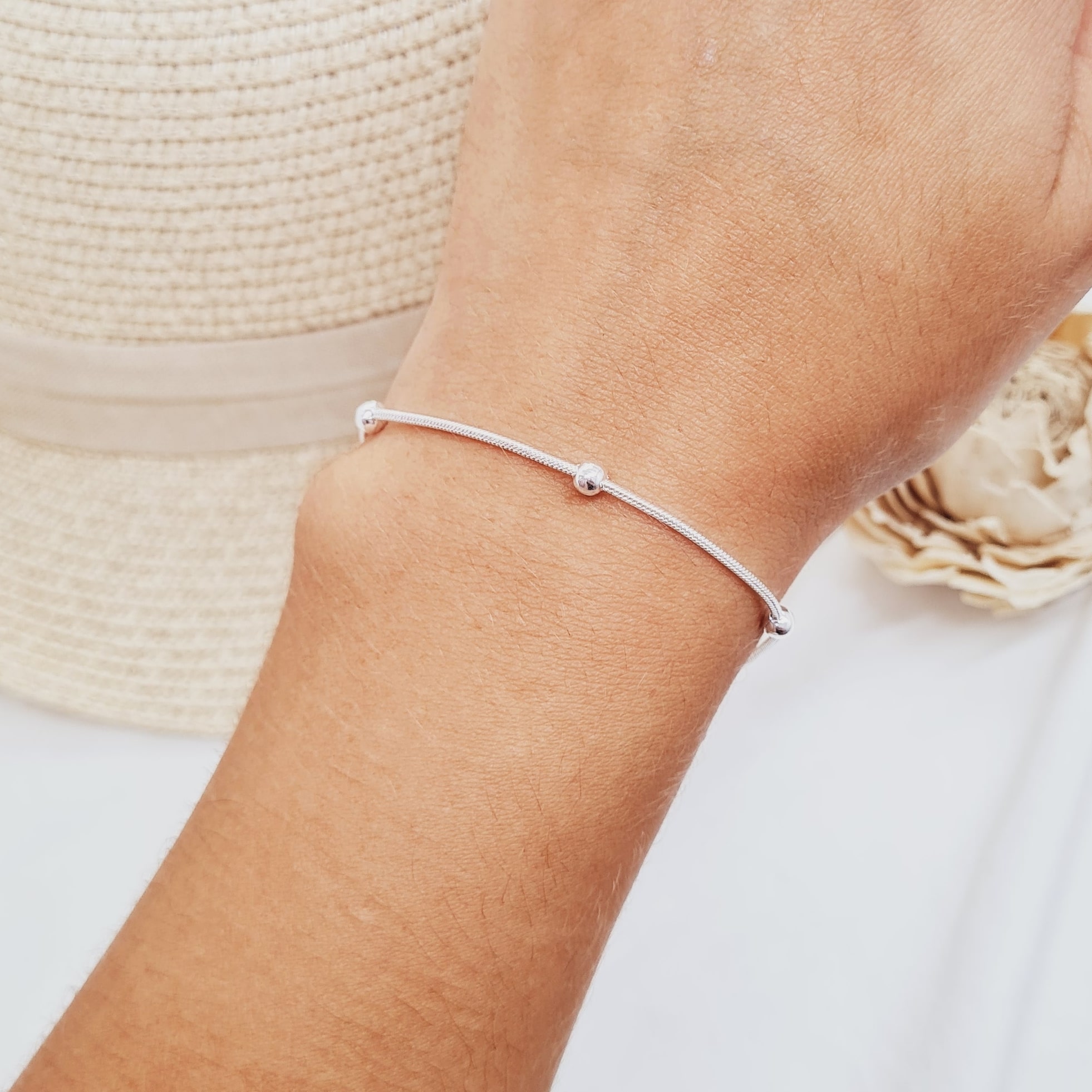 Imagen de producto PULSERA ACERO BLANCO COLITA DE RATA CON BOLITAS
