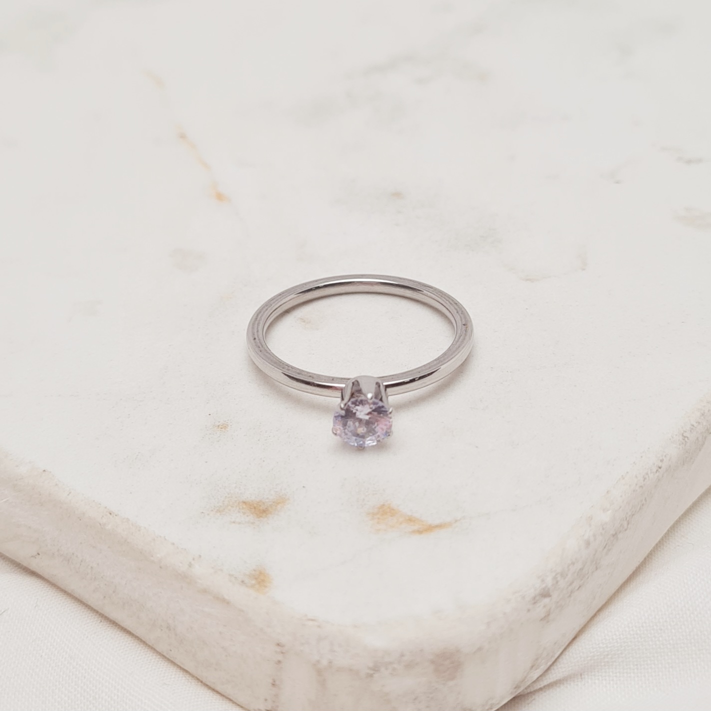 Imagen de producto ANILLO CINTILLO FINO CON CUBIC MEDIANO
