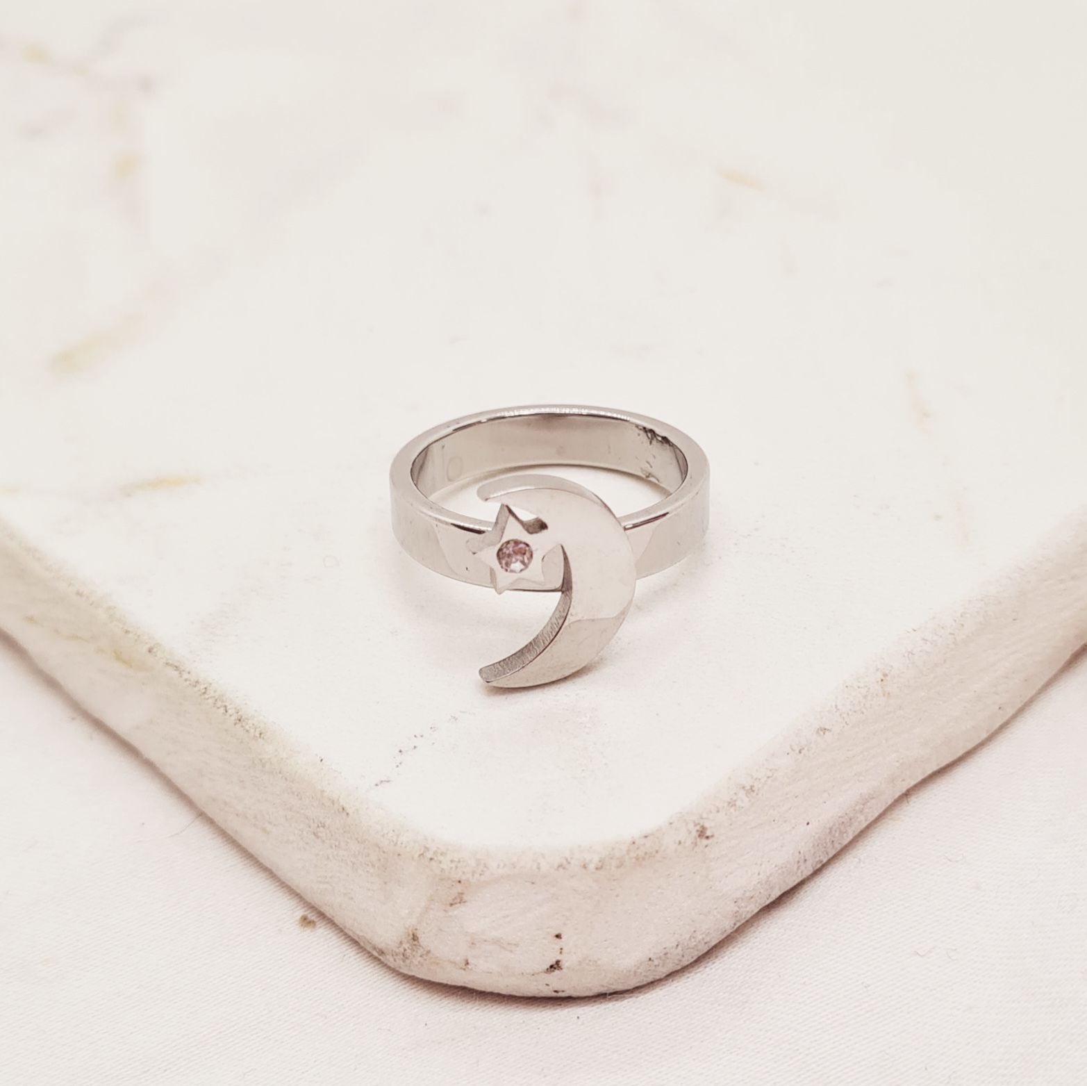 Imagen de producto ANILLO CON FORMA Y STRASS BLANCO - LUNA CON ESTRELLA