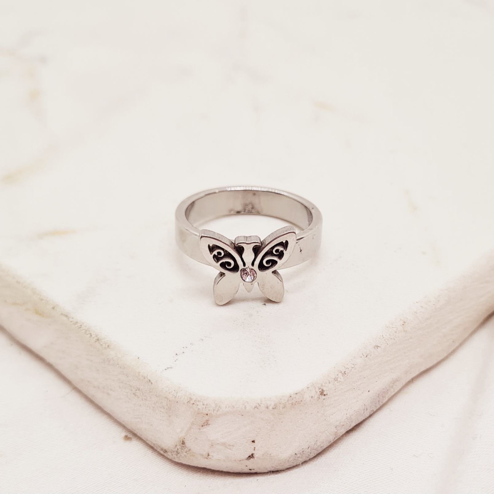 Imagen de producto ANILLO CON FORMA Y STRASS BLANCO - MARIPOSA