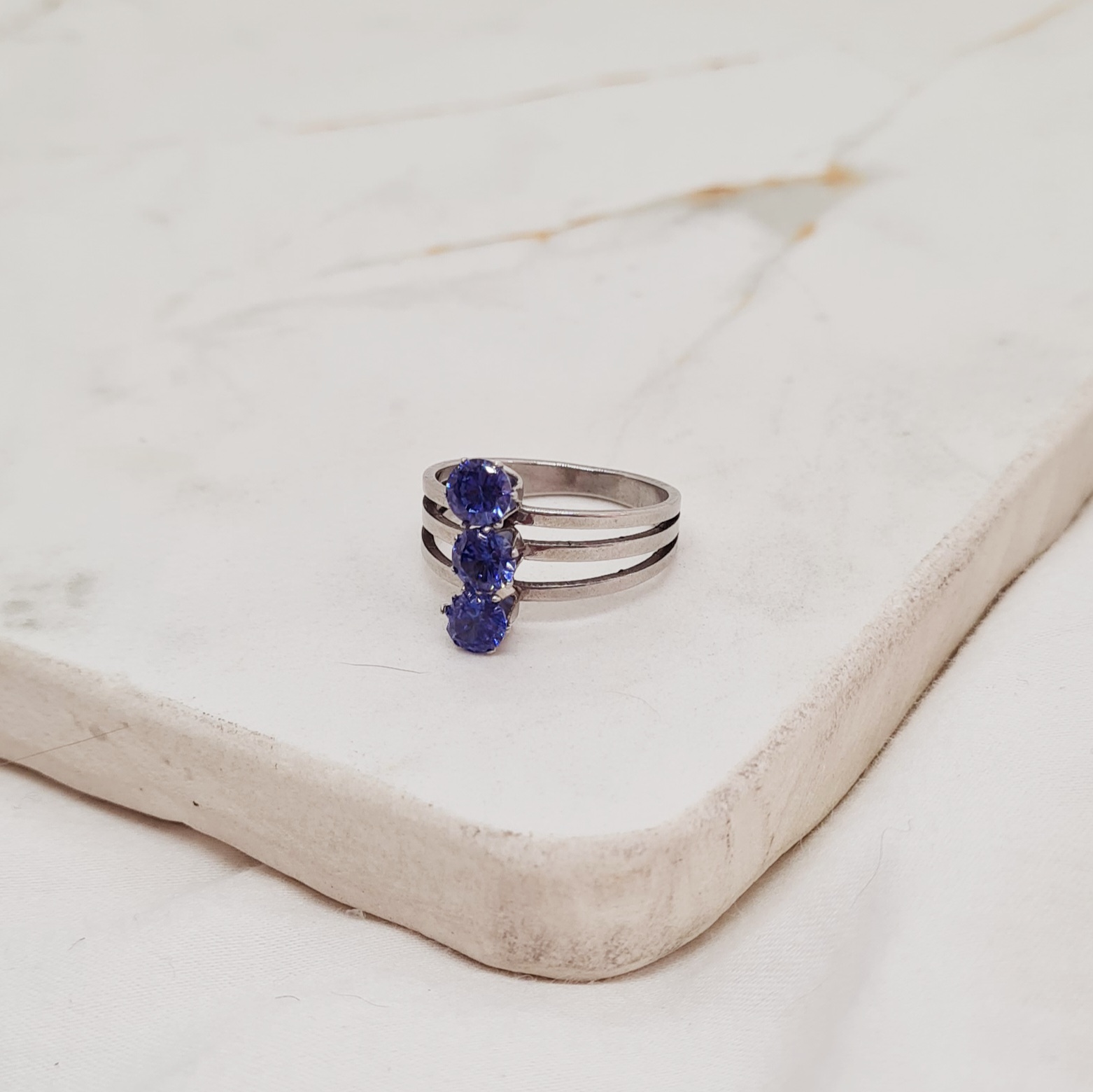 Imagen de producto ANILLO TRIPLE LINEA CON TRIPLE CUBIC - AZUL CLARO