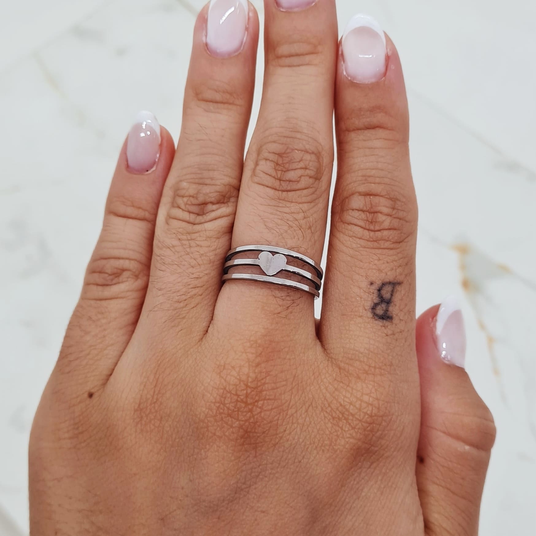 Imagen de producto ANILLO 3 LINEAS RECTAS CON CORAZON