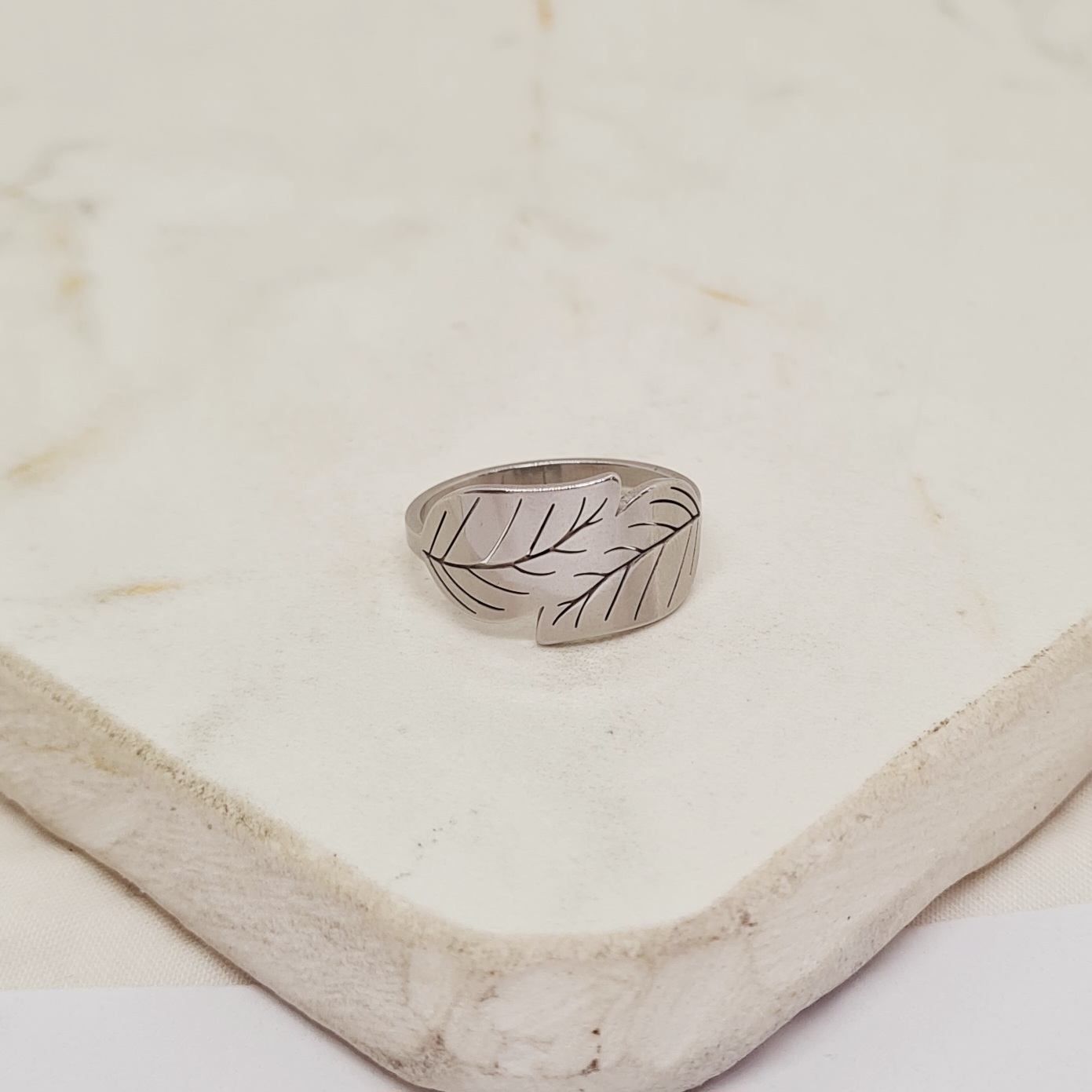Imagen de producto ANILLO DOBLE HOJA LISA