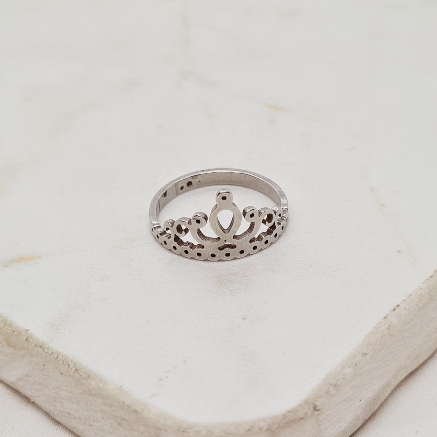 Imagen de producto ANILLO CORONA CALADA CURVA