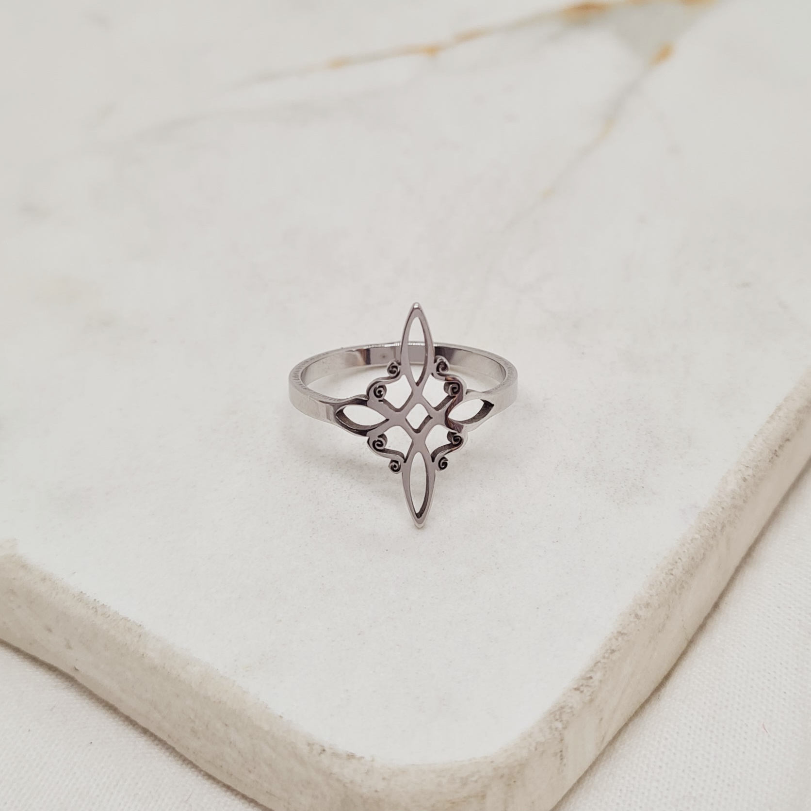 Imagen de producto ANILLO NUDO DE BRUJAS MEDIANO