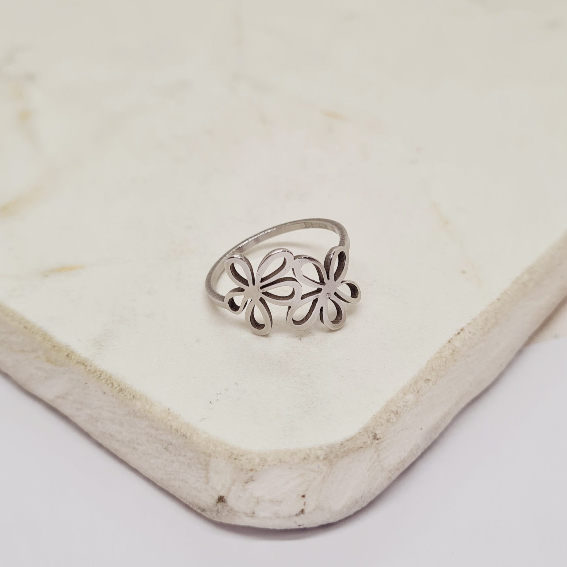 Imagen de producto ANILLO DOBLE FLOR CALADA