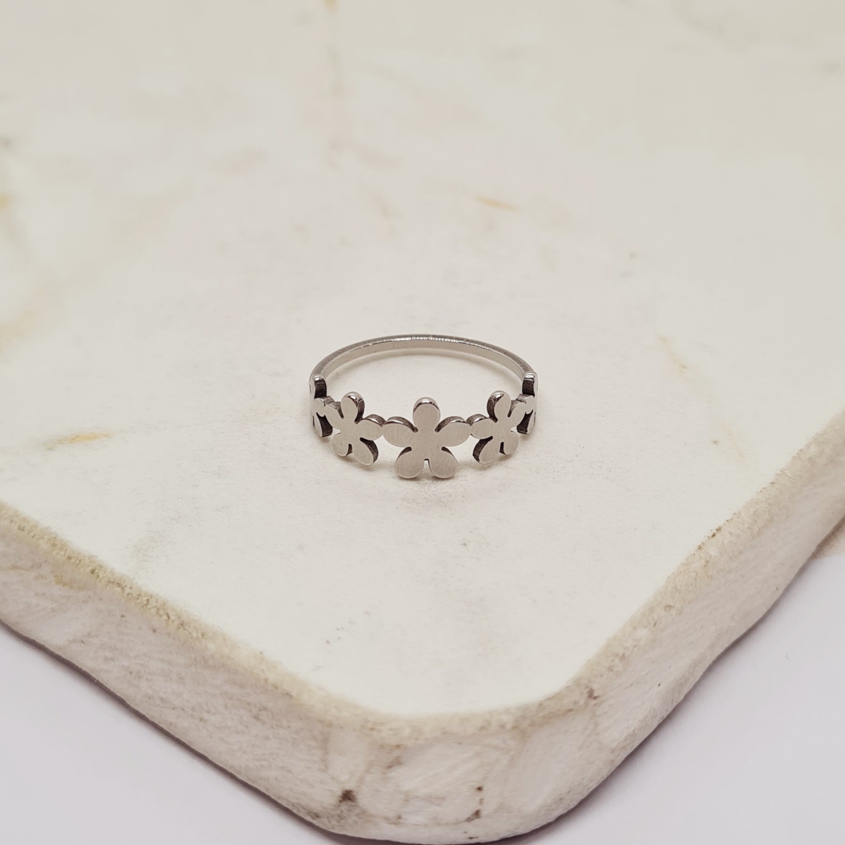 Imagen de producto ANILLO MARGARITAS LISAS CHICAS