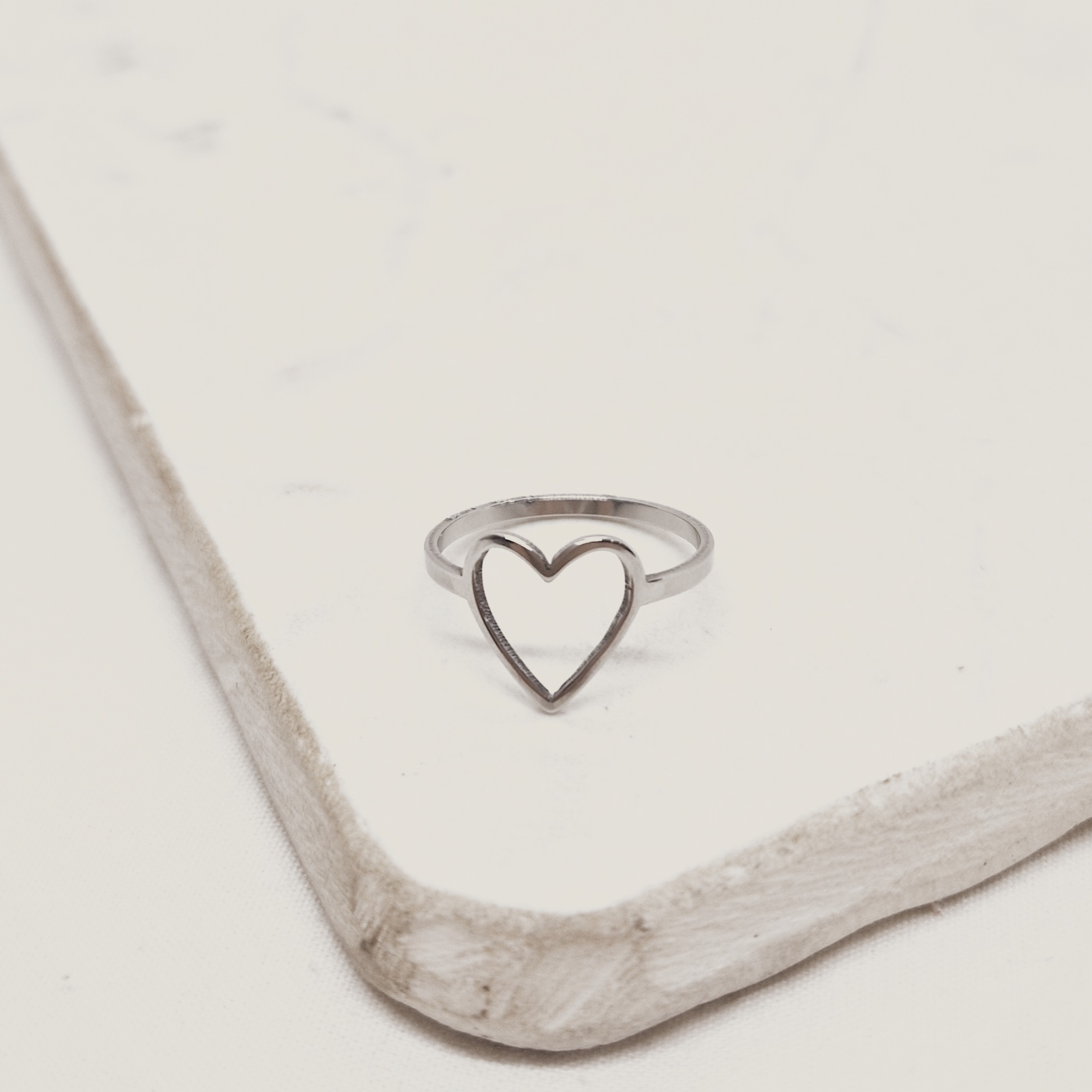 Imagen de producto ANILLO CORAZON CALADO GRANDE