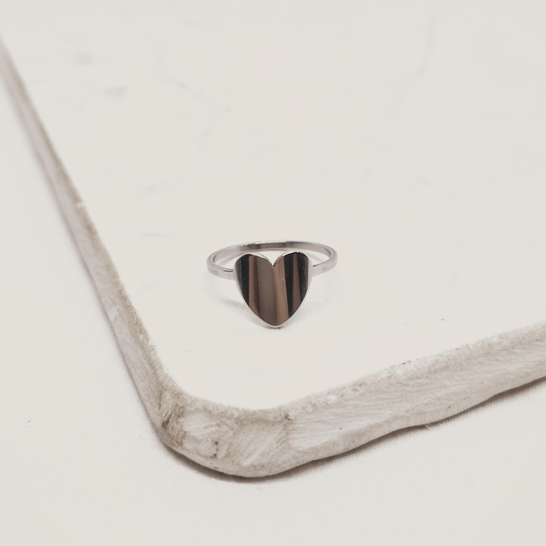 Imagen de producto ANILLO CORAZON LISO GRANDE