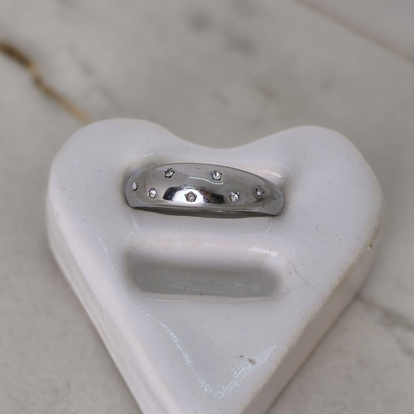 Imagen de producto ANILLO INFLADO CHUNKY - OVALADO FINO CON MUCHOS STRASS