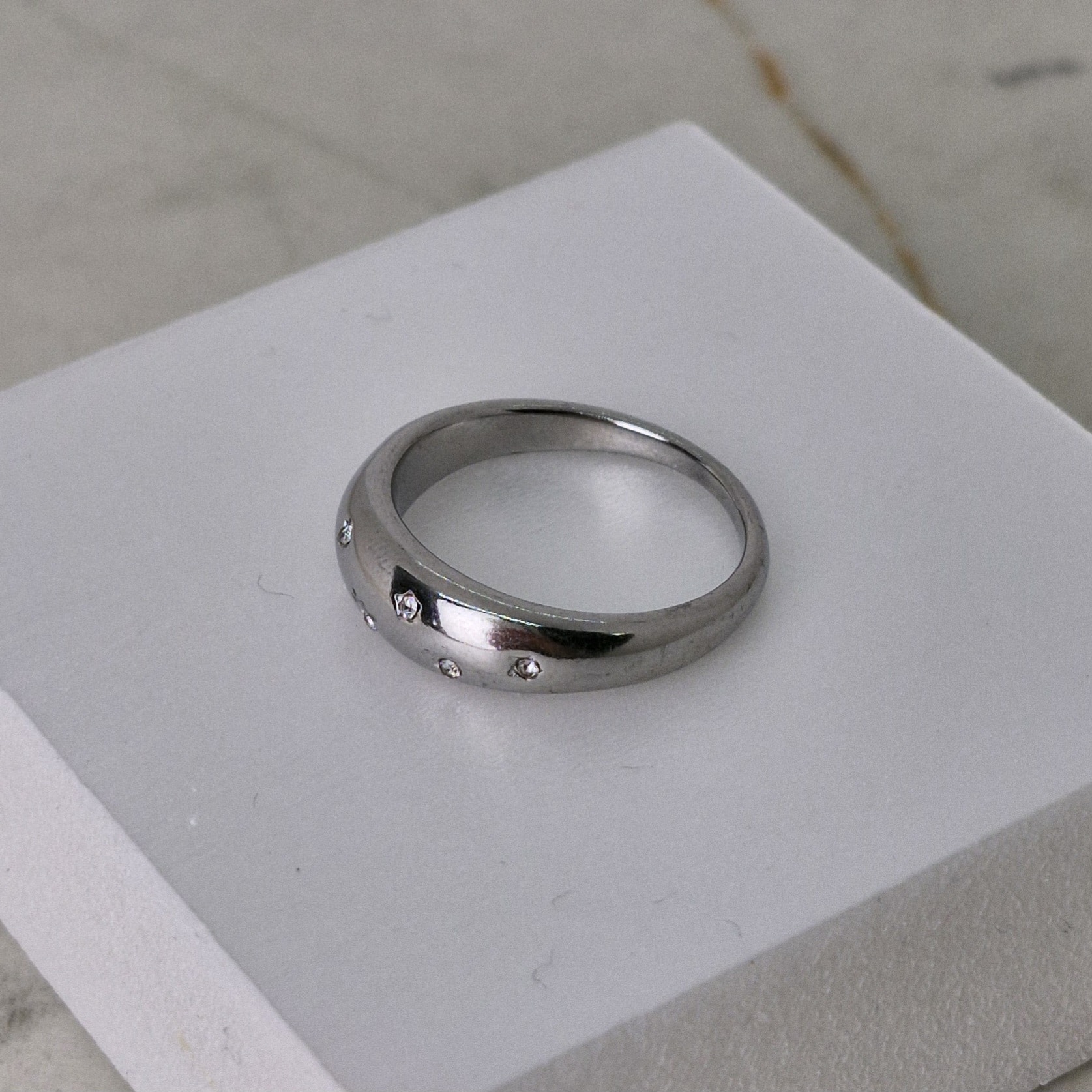 Imagen de producto ANILLO INFLADO CHUNKY - OVALADO FINO CON MUCHOS STRASS