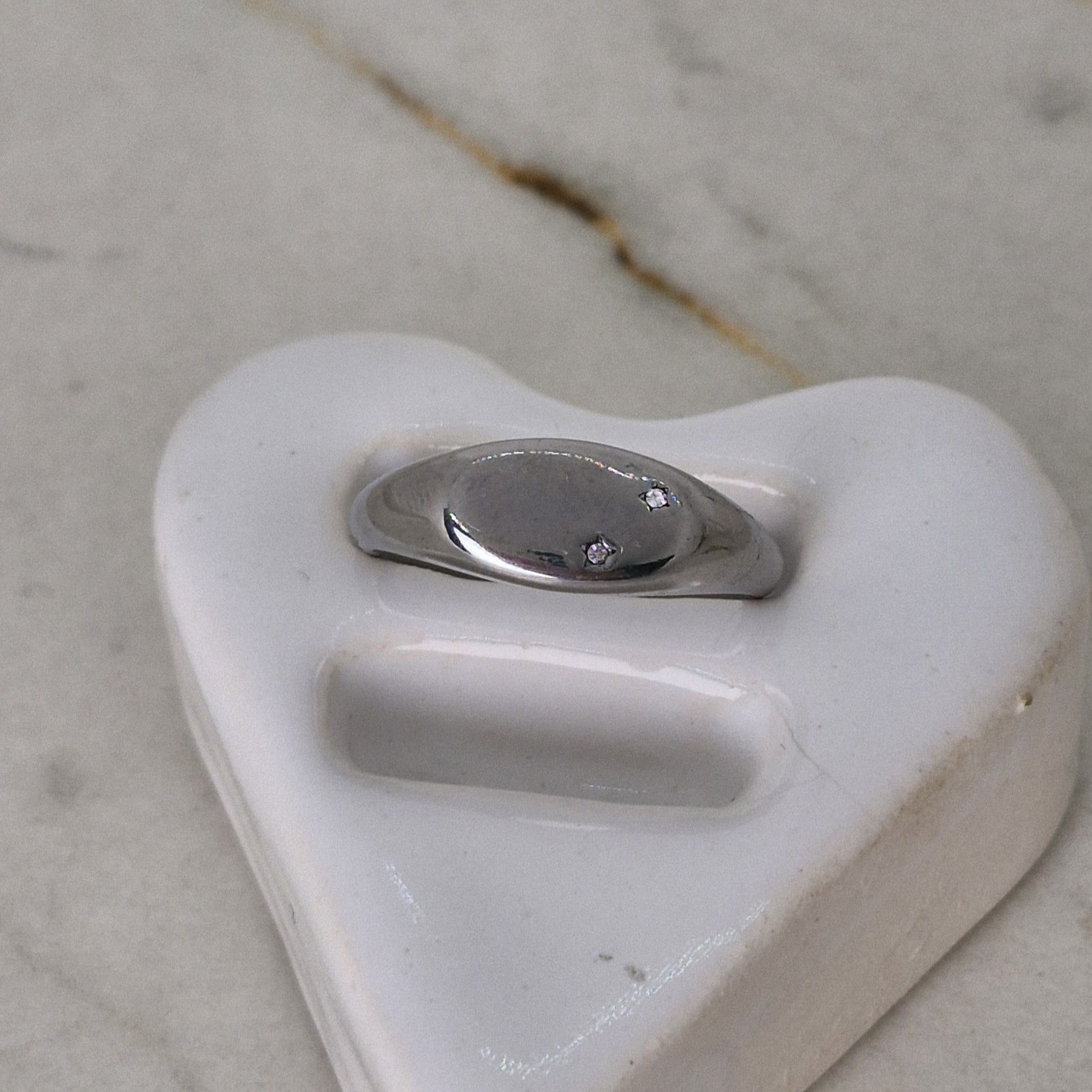 Imagen de producto ANILLO INFLADO CHUNKY - OVALADO FINO CON 2 STRASS
