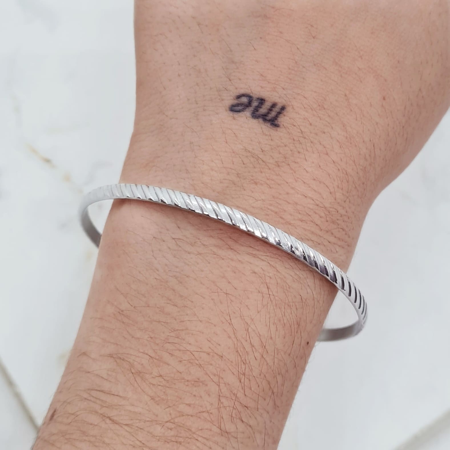 Imagen de producto PULSERA ESCLAVA FINA LABRADA TORZADA