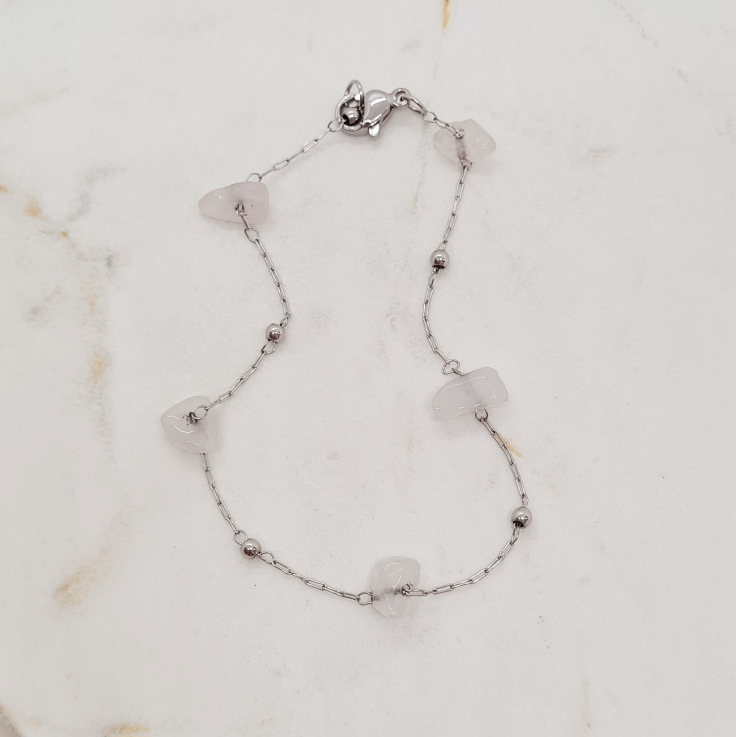 Imagen de producto PULSERA FINA CON BOLITAS Y PIEDRA CUARZO ROSA