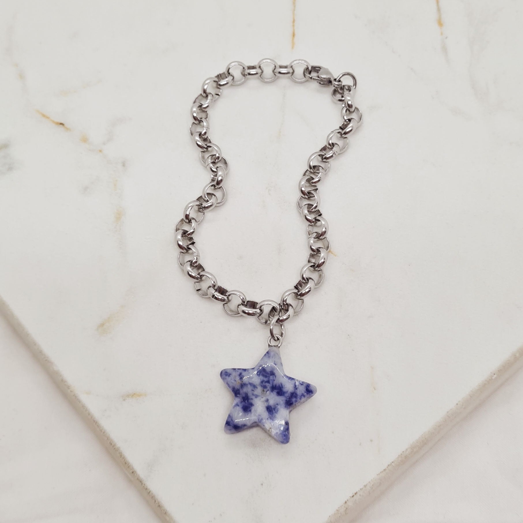 Imagen de producto PULSERA CON DIJE PIEDRA SODALITA - ESTRELLA