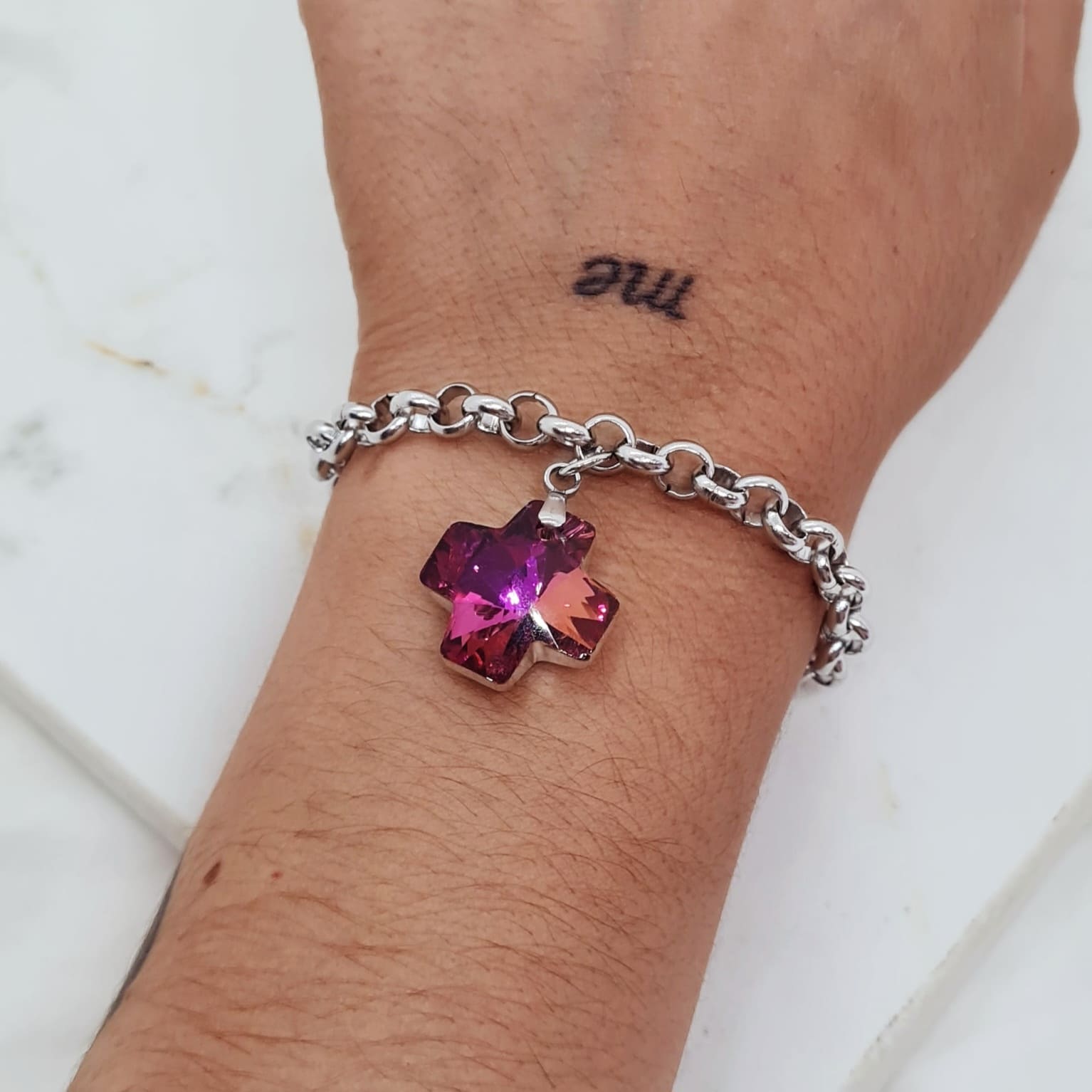 Imagen de producto PULSERA CON DIJE CRISTAL - CRUZ FUCSIA