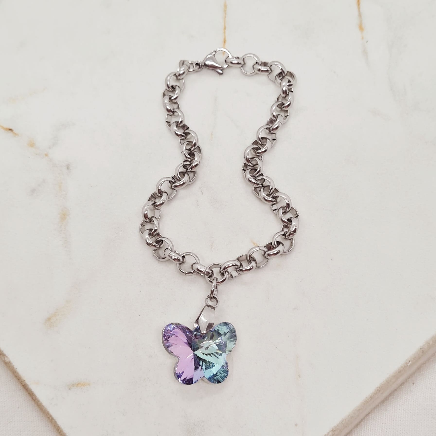 Imagen de producto PULSERA CON DIJE CRISTAL - MARIPOSA CELESTE/VIOLETA