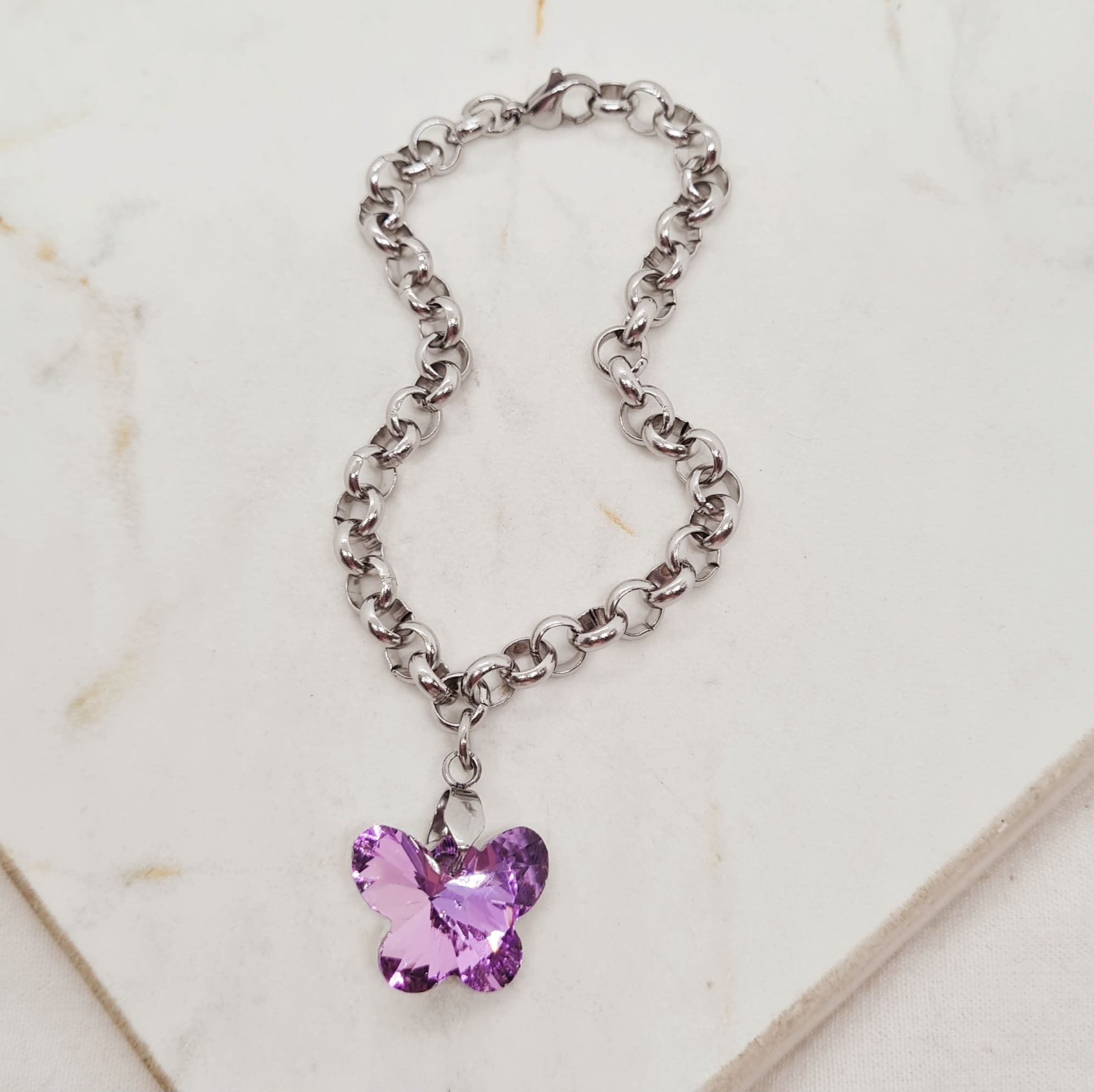Imagen de producto PULSERA CON DIJE CRISTAL - MARIPOSA TORNASOL VIOLETA