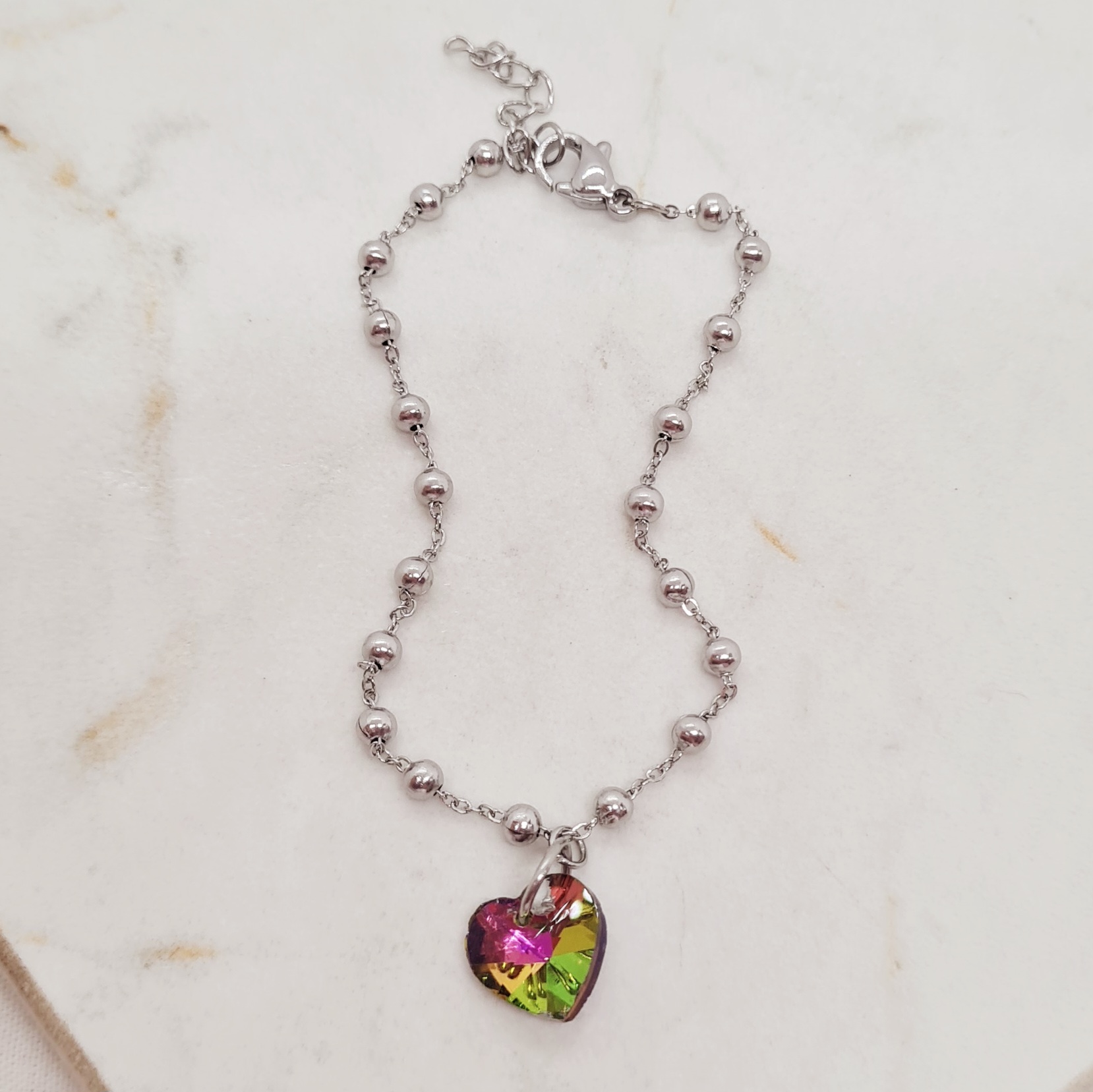 Imagen de producto PULSERA CON BOLITAS Y CRISTAL CORAZON CHICO - TORNASOL OSCURO