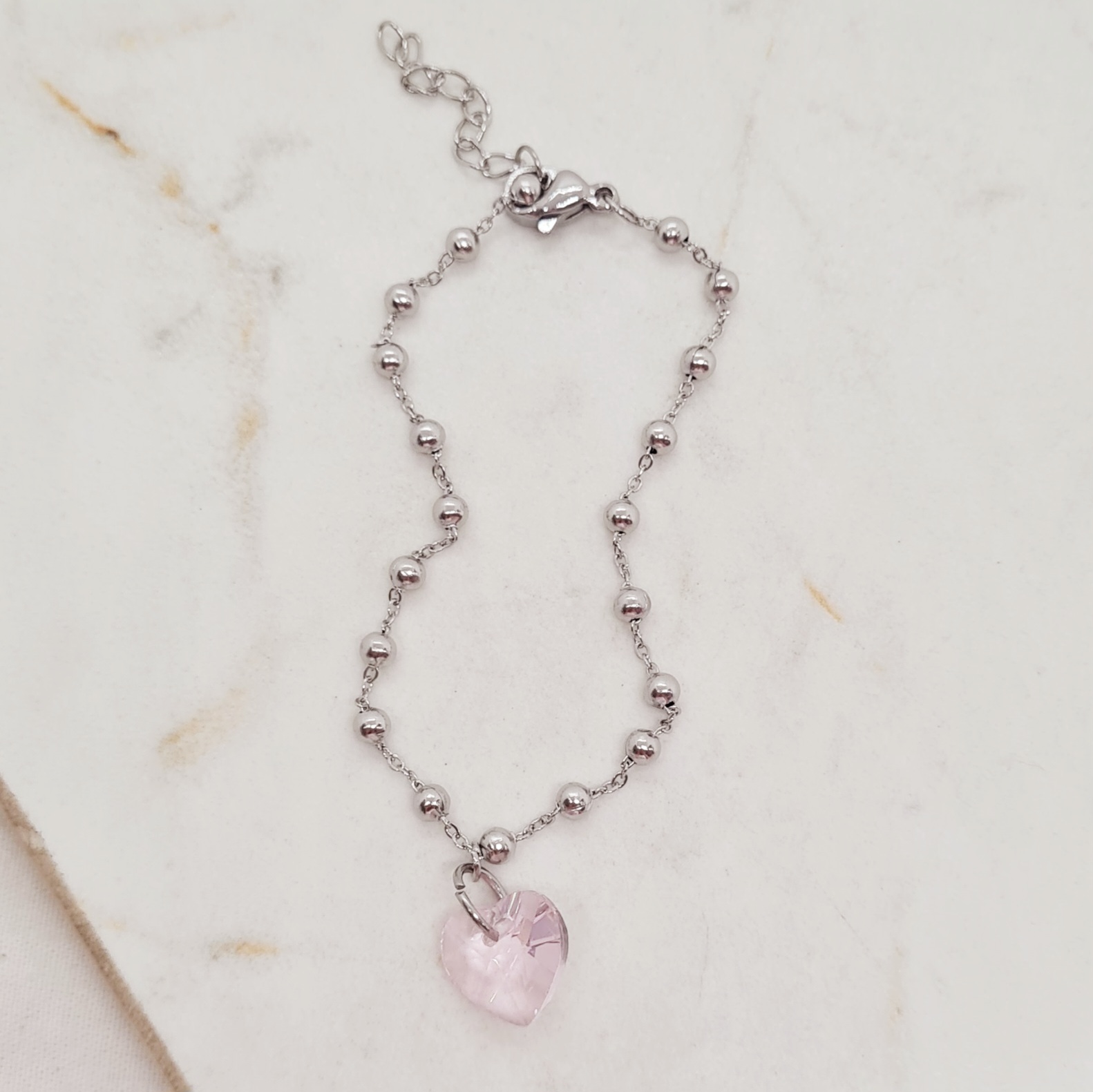 Imagen de producto PULSERA CON BOLITAS Y CRISTAL CORAZON CHICO - ROSA