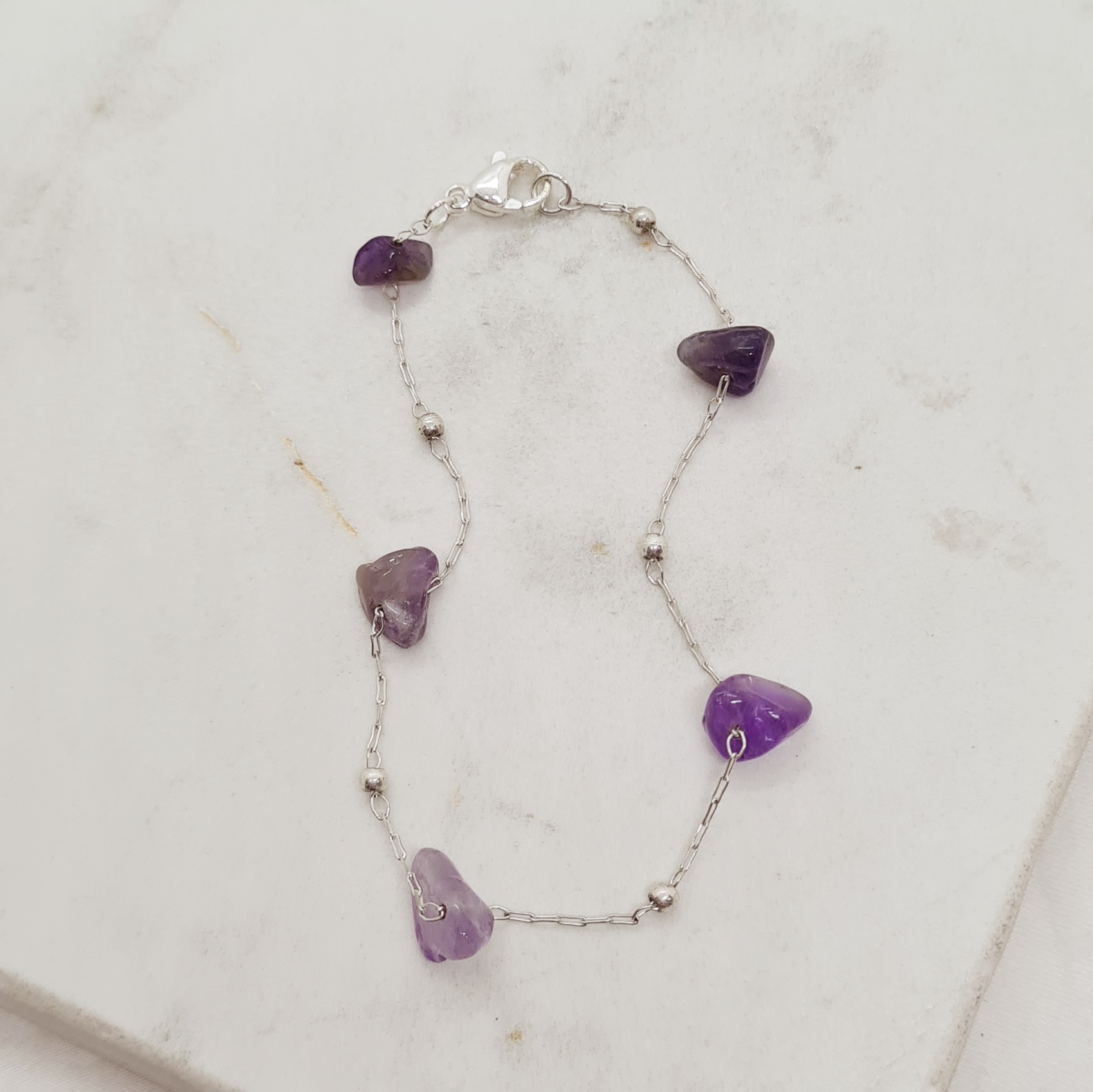 Imagen de producto PULSERA ACERO BLANCO CON BOLITAS Y PIEDRA AMATISTA