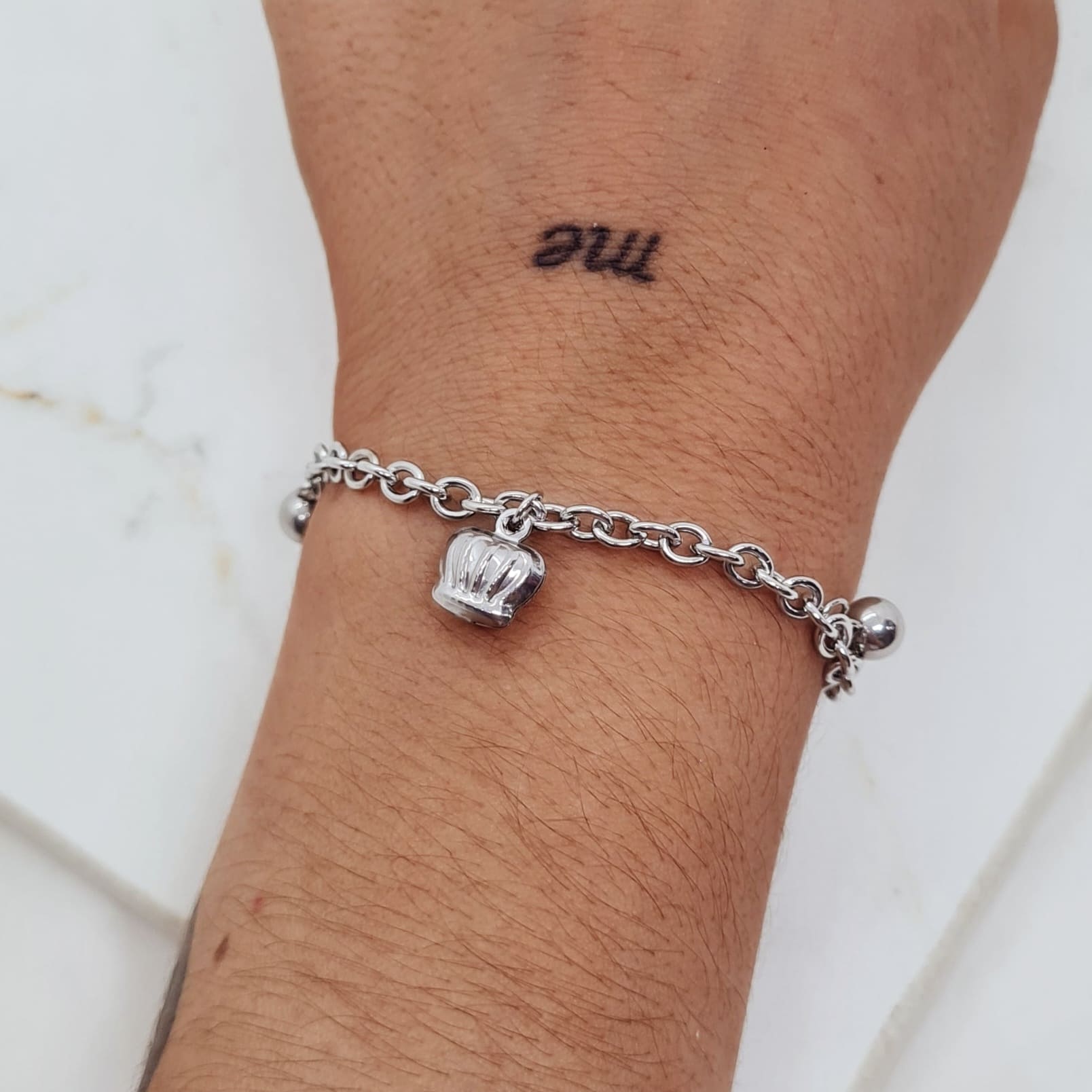 Imagen de producto PULSERA TIFFANY CON BOLITAS Y DIJES - CORONA INFLADA