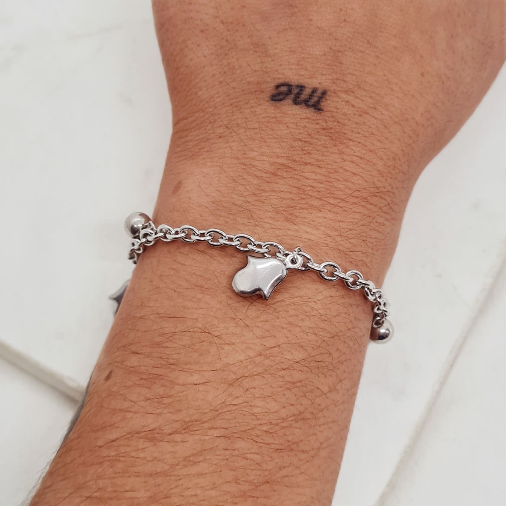 Imagen de producto PULSERA TIFFANY CON BOLITAS Y DIJES - MANO DE FATIMA INFLADA