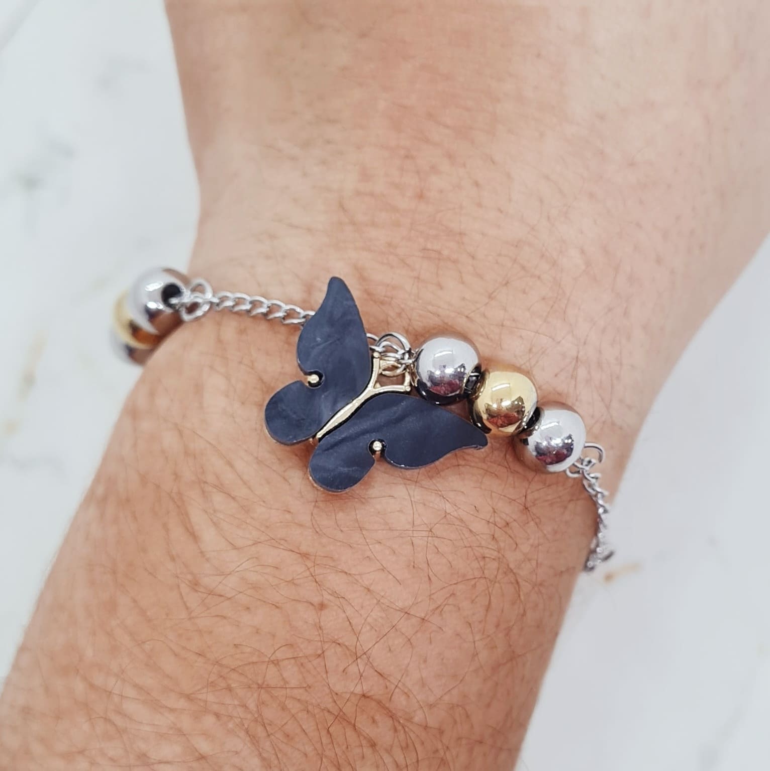 Imagen de producto PULSERA CON TRIPLE BOLITA PLATEADA Y DORADA - MARIPOSA DORADA NEGRA