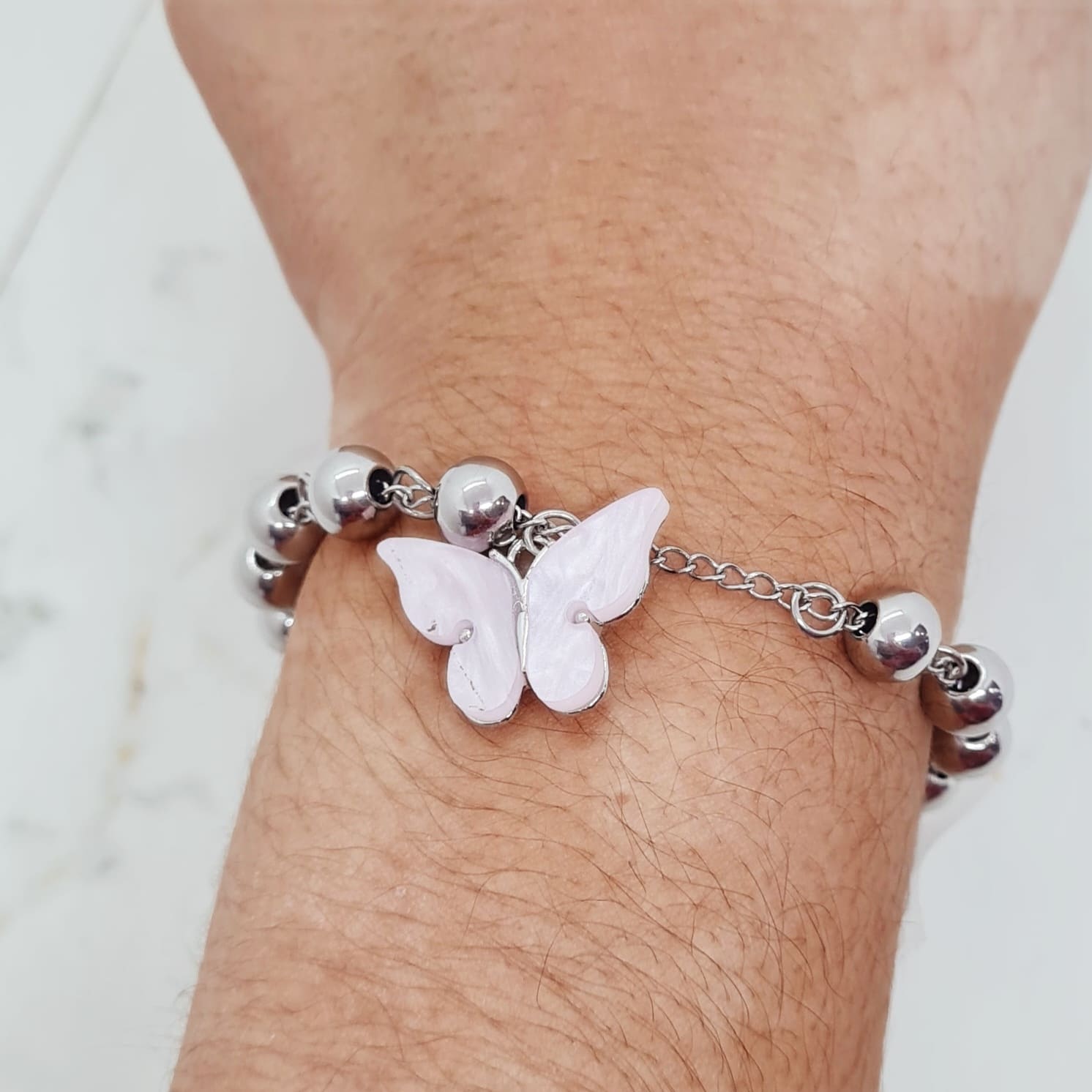 Imagen de producto PULSERA CON BOLITAS INTERCALADAS Y MARIPOSA - ROSA