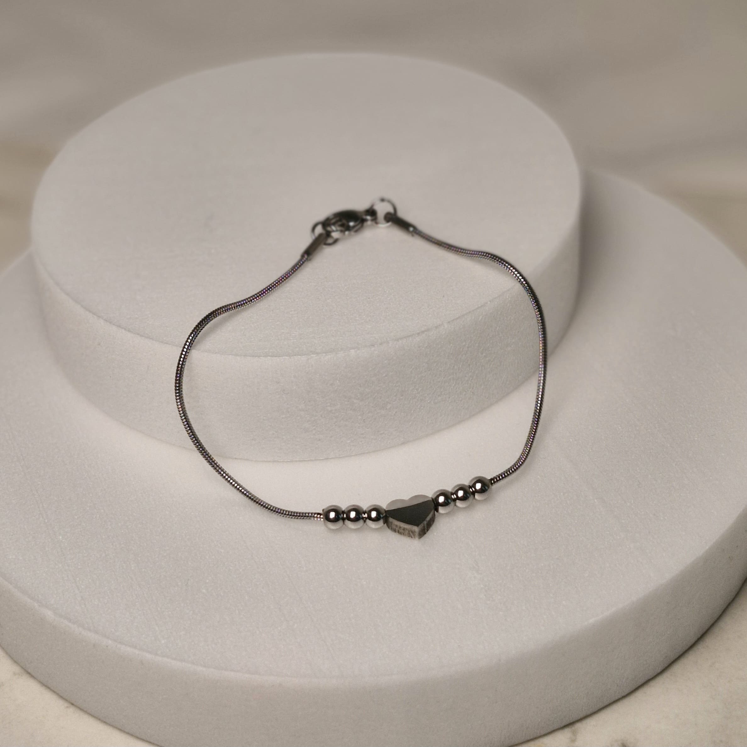 Imagen de producto PULSERA COLITA DE RATA CON BOLITAS Y CORAZON