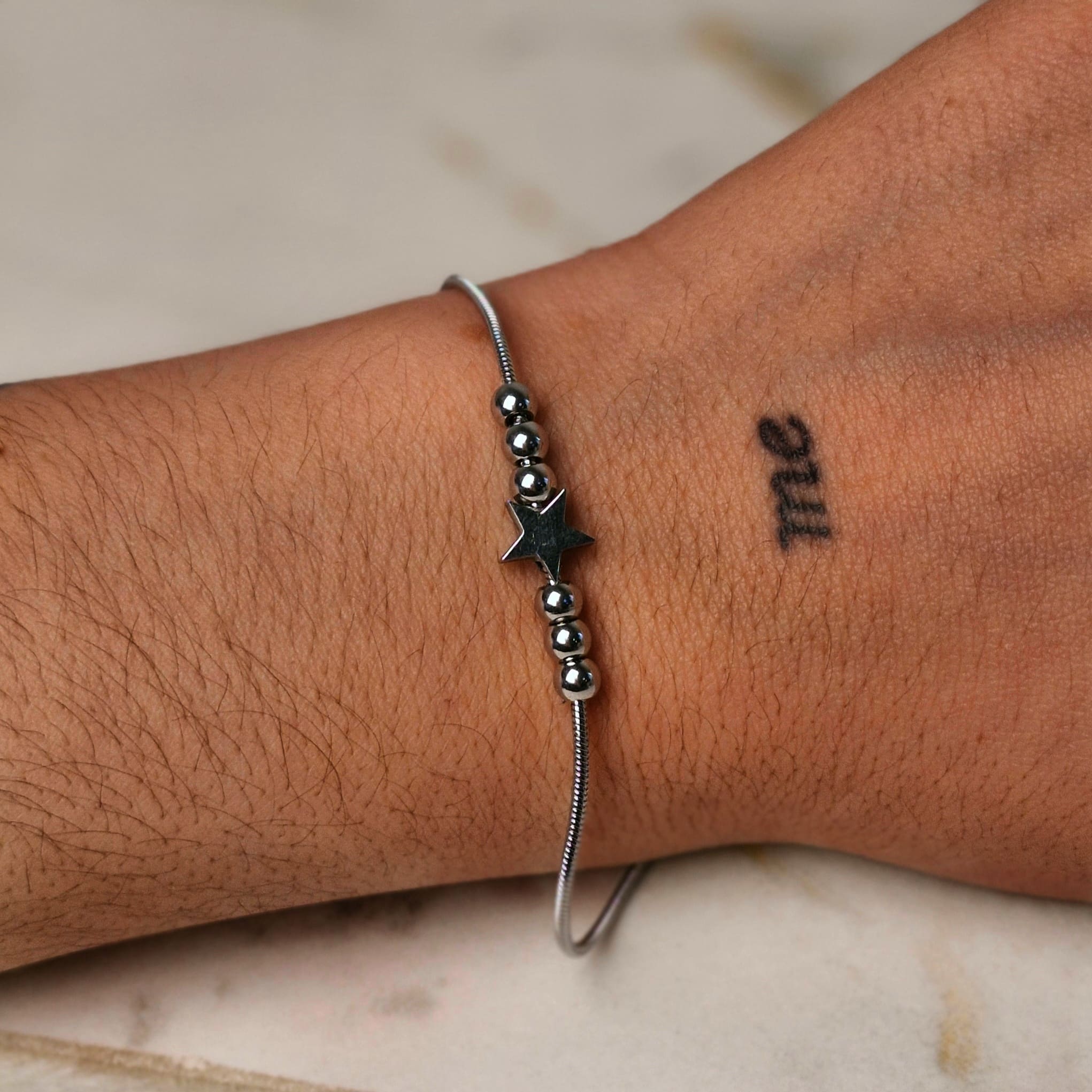 Imagen de producto PULSERA COLITA DE RATA CON BOLITAS Y ESTRELLA