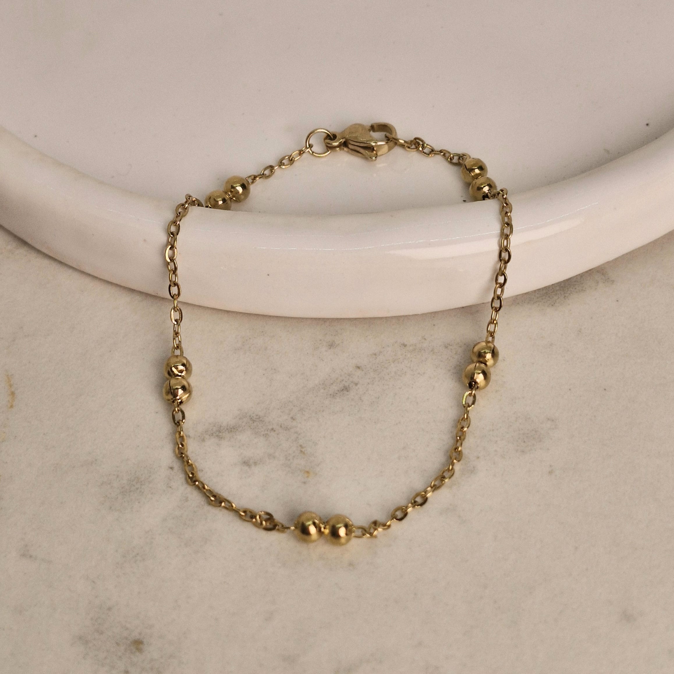Imagen de producto PULSERA ACERO DORADO FINA CON DOBLE BOLITAS GRANDES