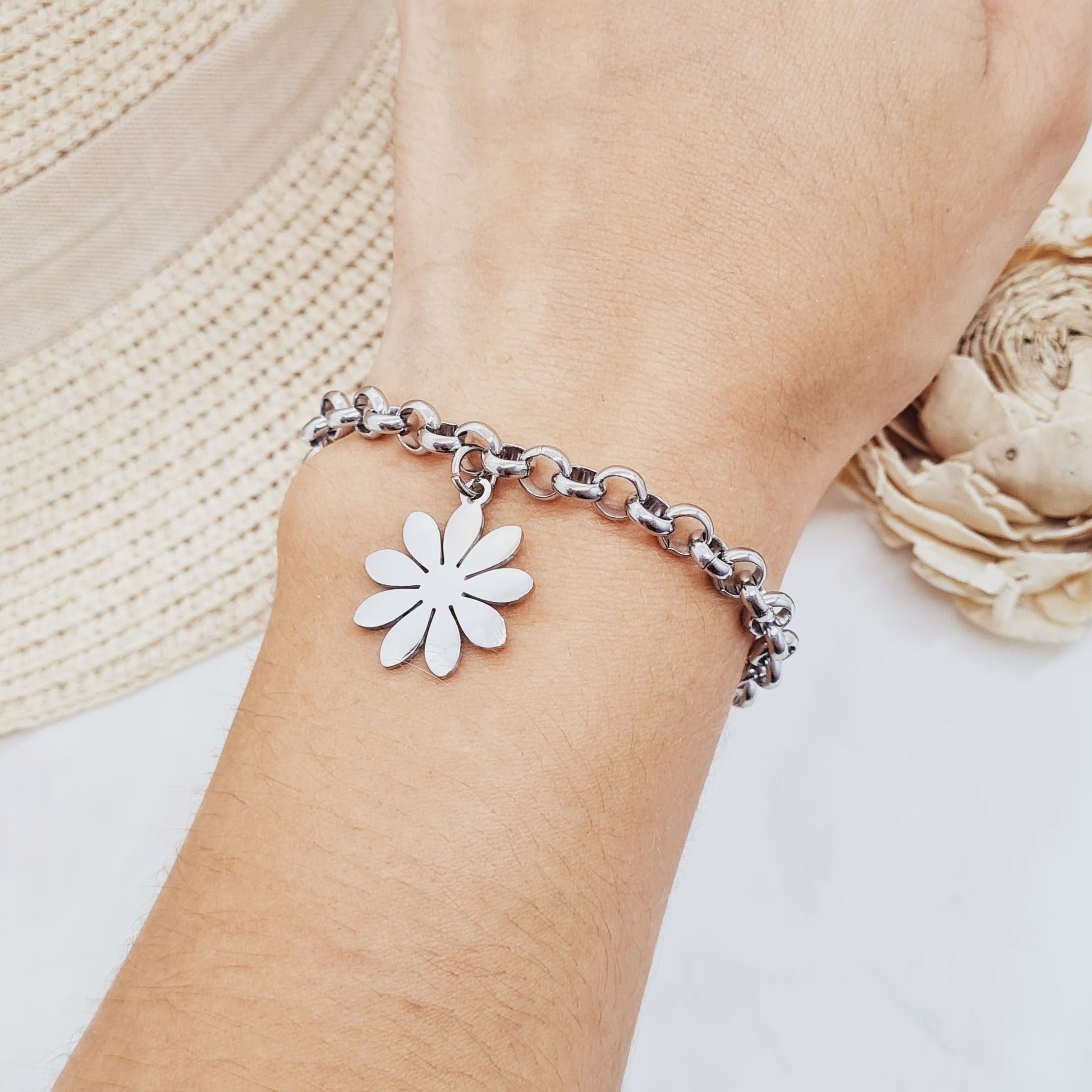 Imagen de producto PULSERA CON DIJE - FLOR