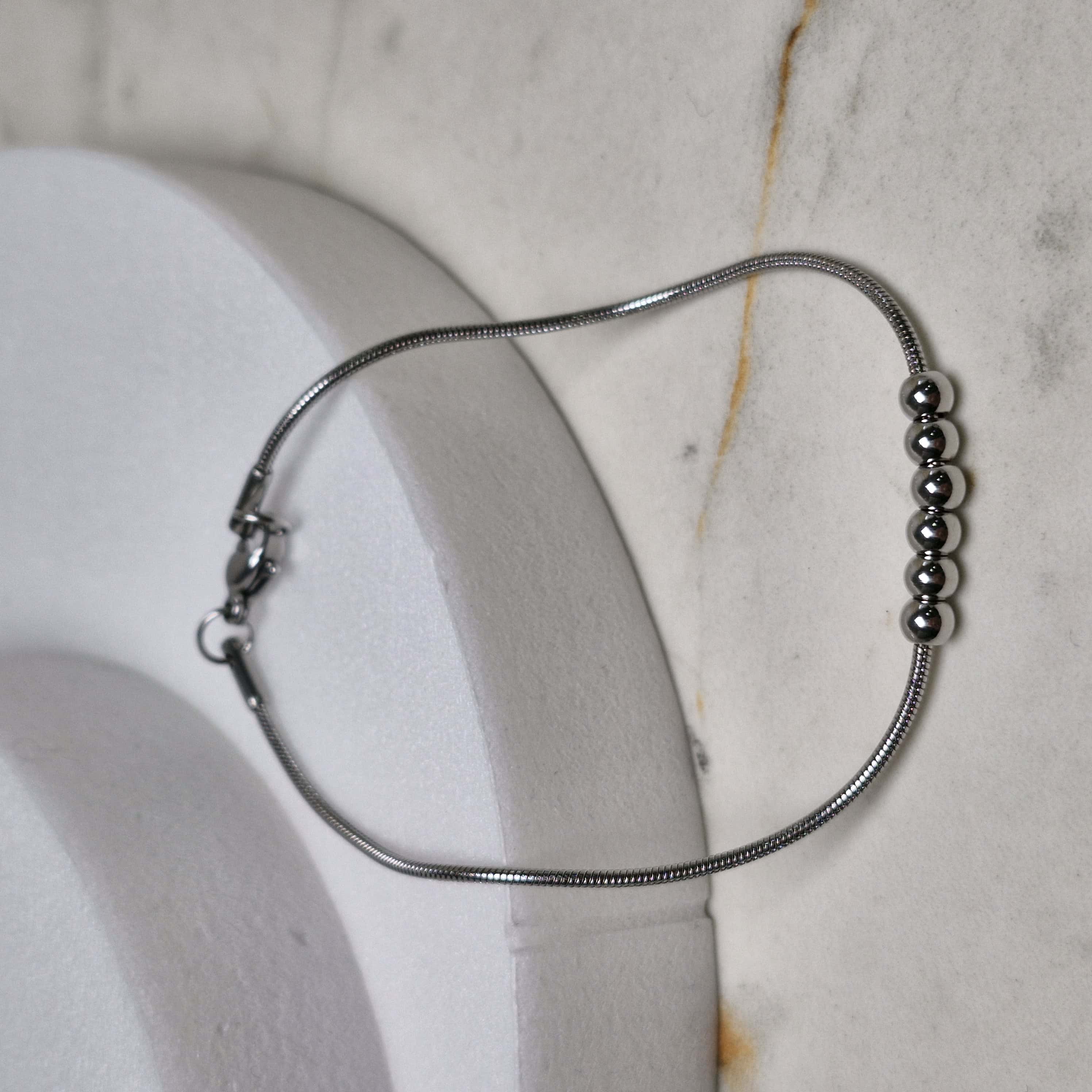 Imagen de producto PULSERA COLITA DE RATA CON 6 BOLITAS JUNTAS
