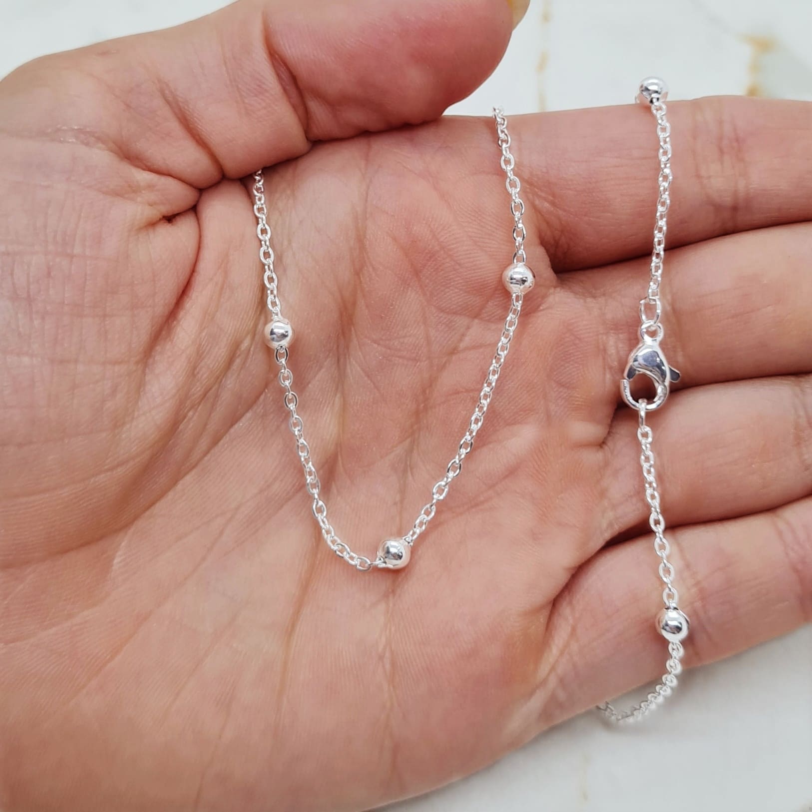 Imagen de producto CADENA ACERO BLANCO FINA CON BOLITAS GRANDES